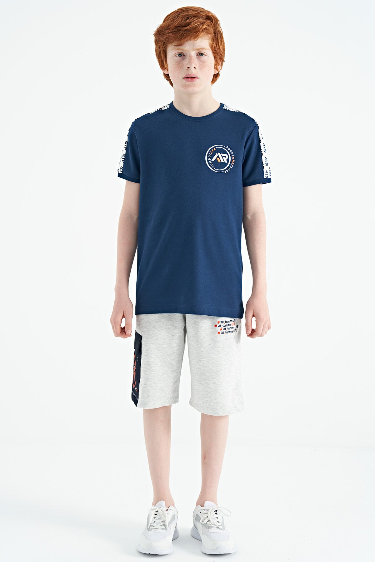 Image of Tricou băieți cu guler rotund, croială standard, cu imprimeu indigo pe umeri - 11121