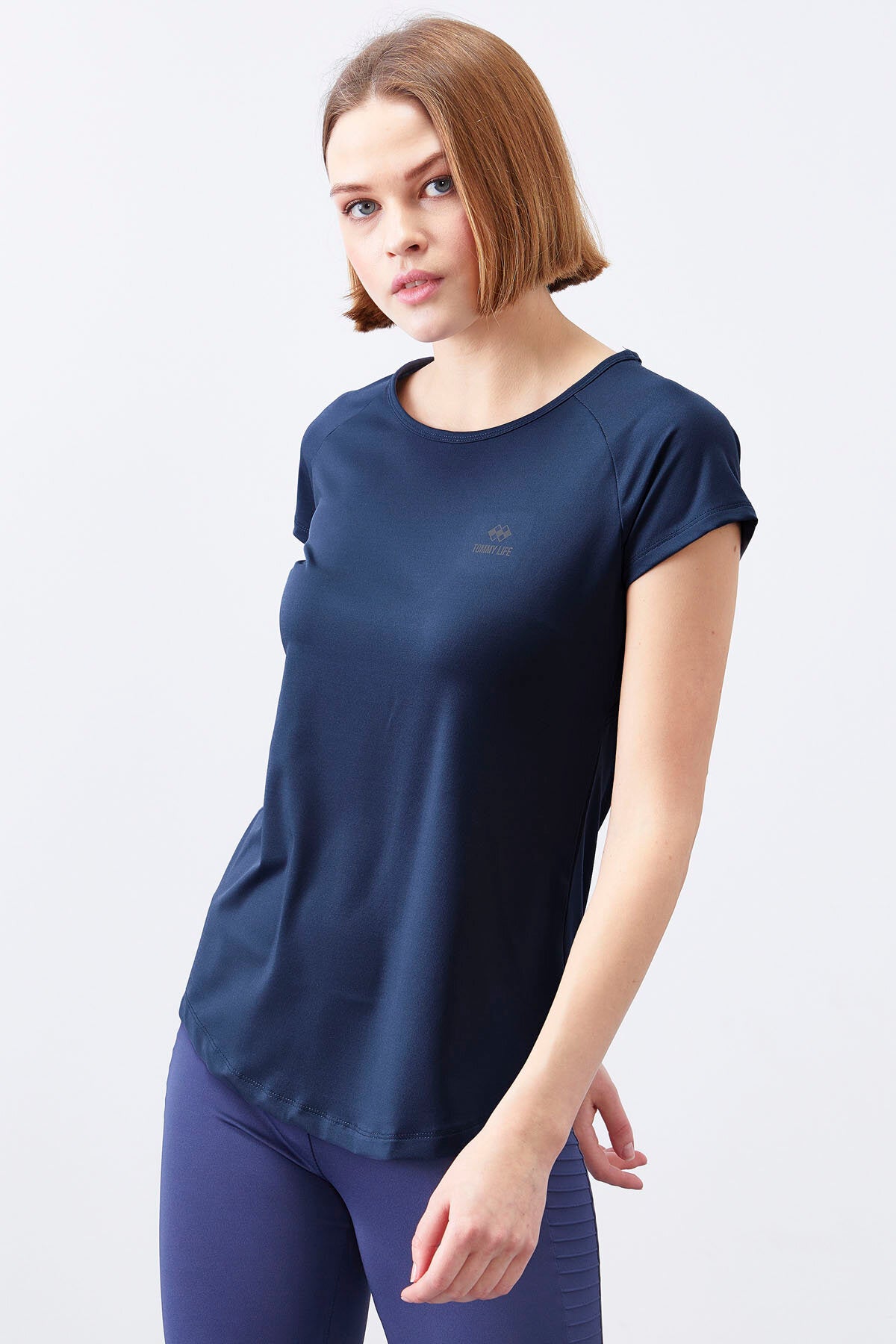 Image of İndigo Sırt Pencereli Kısa Kol Standart Kalıp O Yaka Kadın T-Shirt - 97101