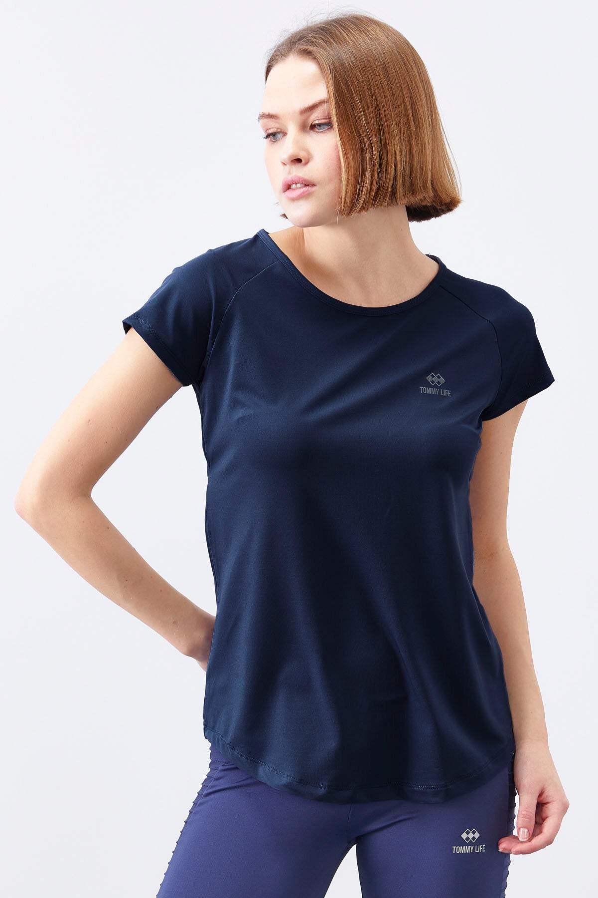 Image of İndigo Sırt Pencereli Kısa Kol Standart Kalıp O Yaka Kadın T-Shirt - 97101