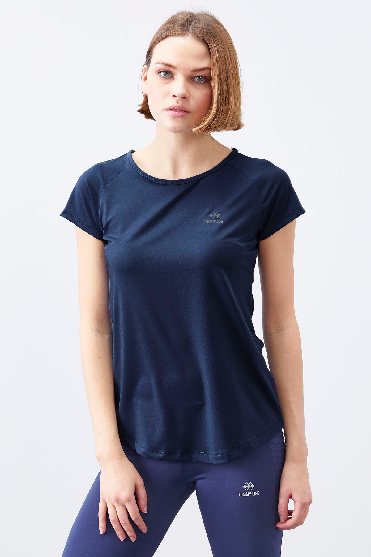 Image of İndigo Sırt Pencereli Kısa Kol Standart Kalıp O Yaka Kadın T-Shirt - 97101