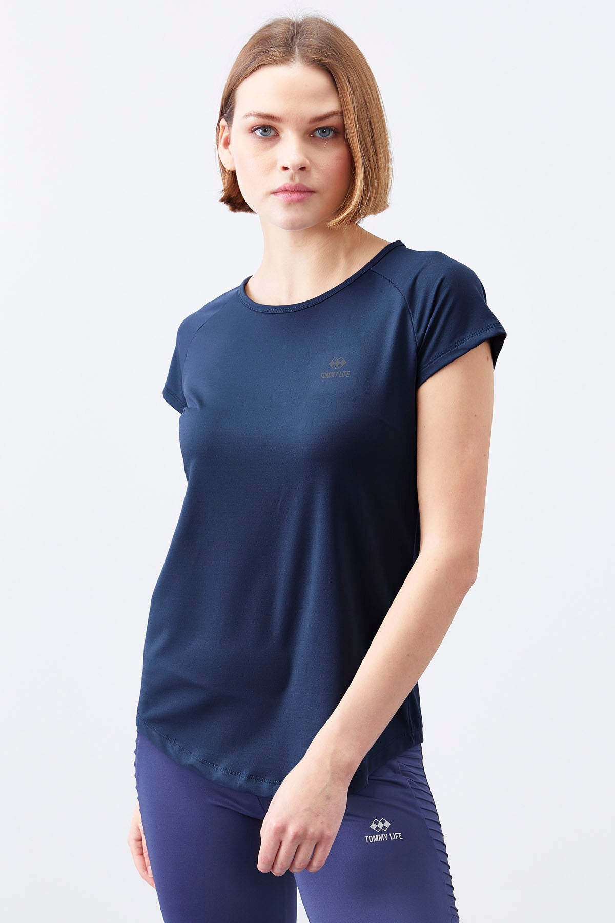 Image of İndigo Sırt Pencereli Kısa Kol Standart Kalıp O Yaka Kadın T-Shirt - 97101