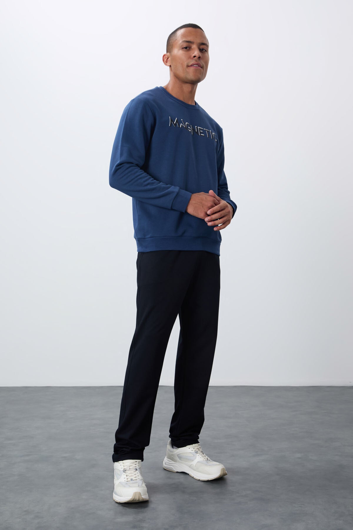 Image of İndigo Yazı Nakışlı O Yaka Rahat Form İçi Polarlı Erkek Sweatshirt - 88020