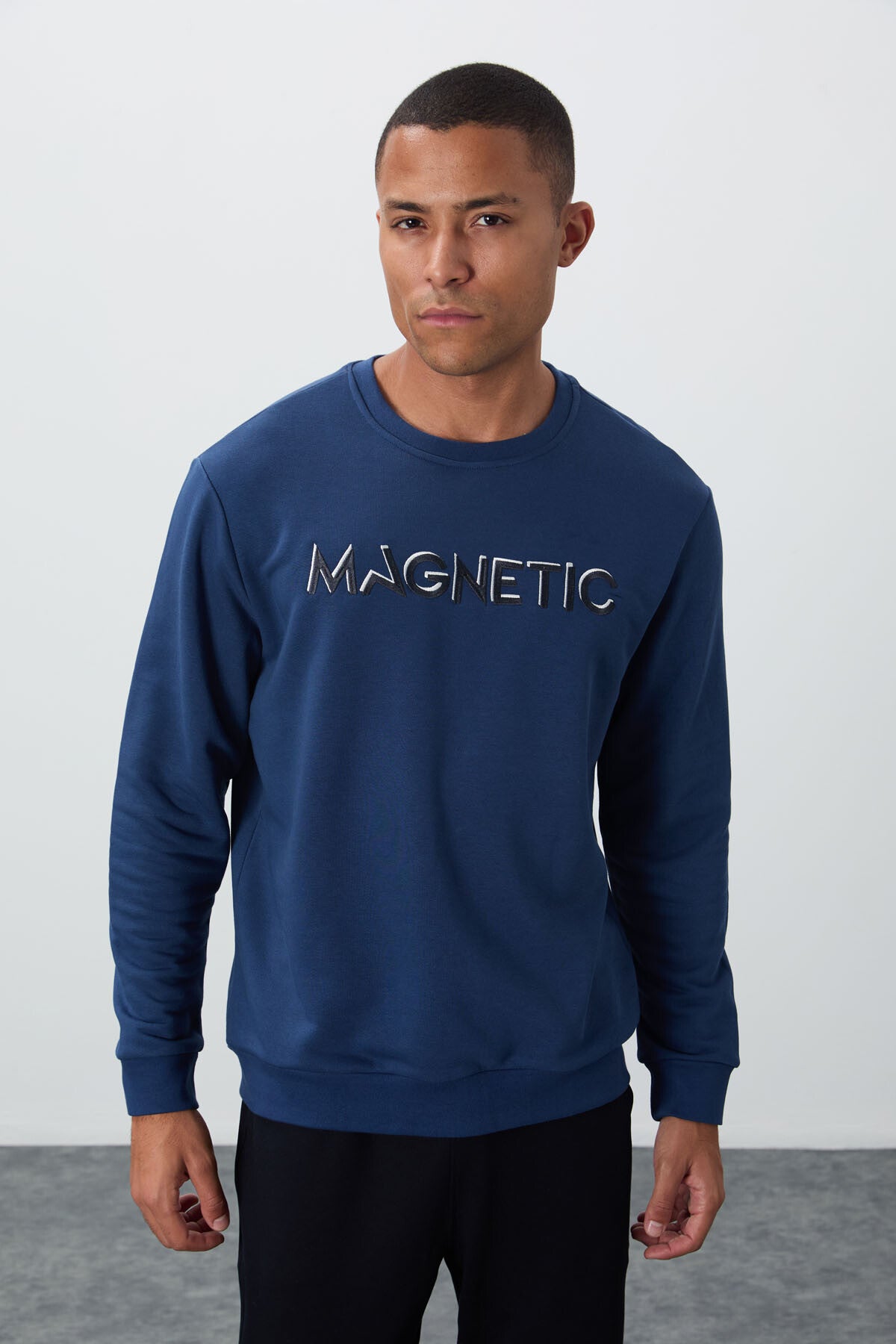 Image of İndigo Yazı Nakışlı O Yaka Rahat Form İçi Polarlı Erkek Sweatshirt - 88020