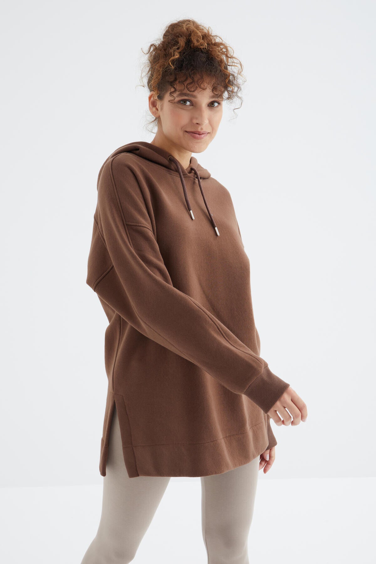 Image of Kahverengi Reglan Kol Basic Kapüşonlu Oversize Sweatshirt Tunik - 97242