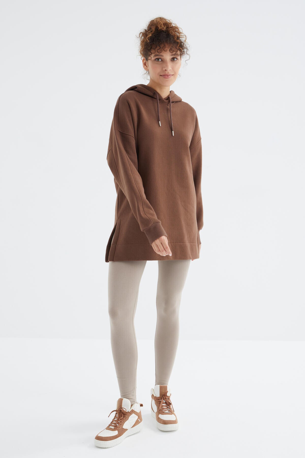 Image of Kahverengi Reglan Kol Basic Kapüşonlu Oversize Sweatshirt Tunik - 97242