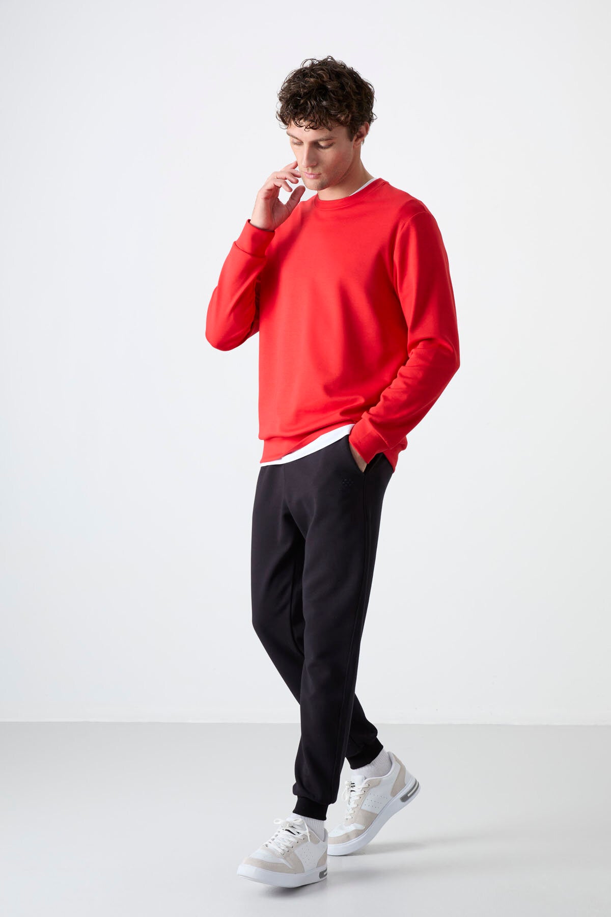 Image of Kırmızı Basic O Yaka Rahat Form Erkek Sweatshirt - 88053