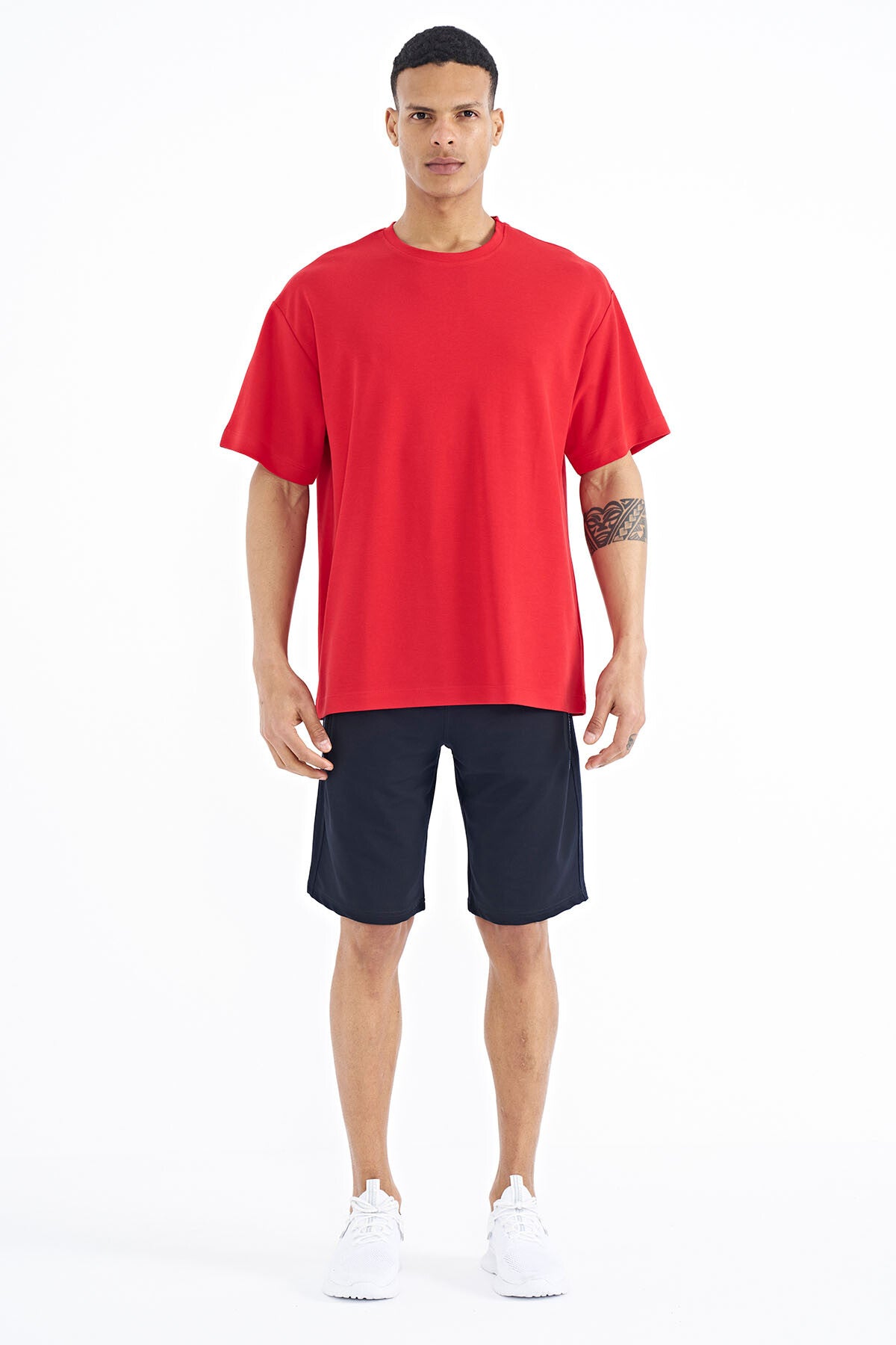 Image of Kırmızı Kol Arma Detaylı Basic Oversize Erkek T-Shirt - 88193