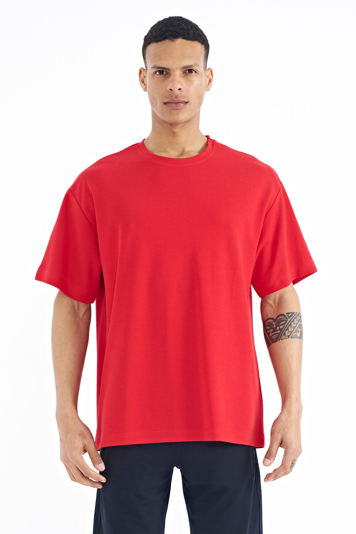 Image of Kırmızı Kol Arma Detaylı Basic Oversize Erkek T-Shirt - 88193