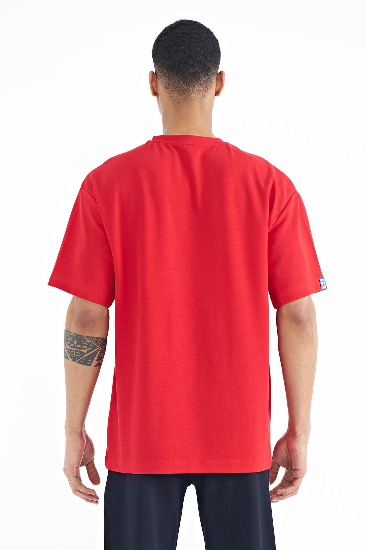 Image of Kırmızı Kol Arma Detaylı Basic Oversize Erkek T-Shirt - 88193