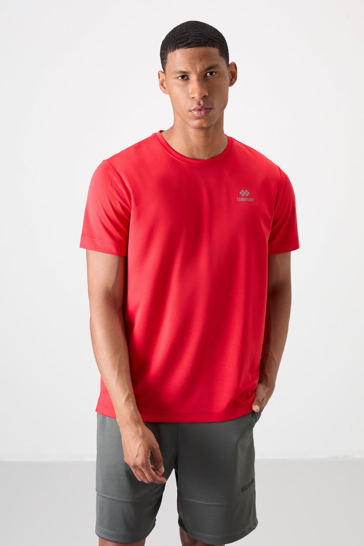 Image of Kırmızı O Yaka Standart Kalıp Logo Desenli Aktif Spor Erkek T-Shirt  - 88255