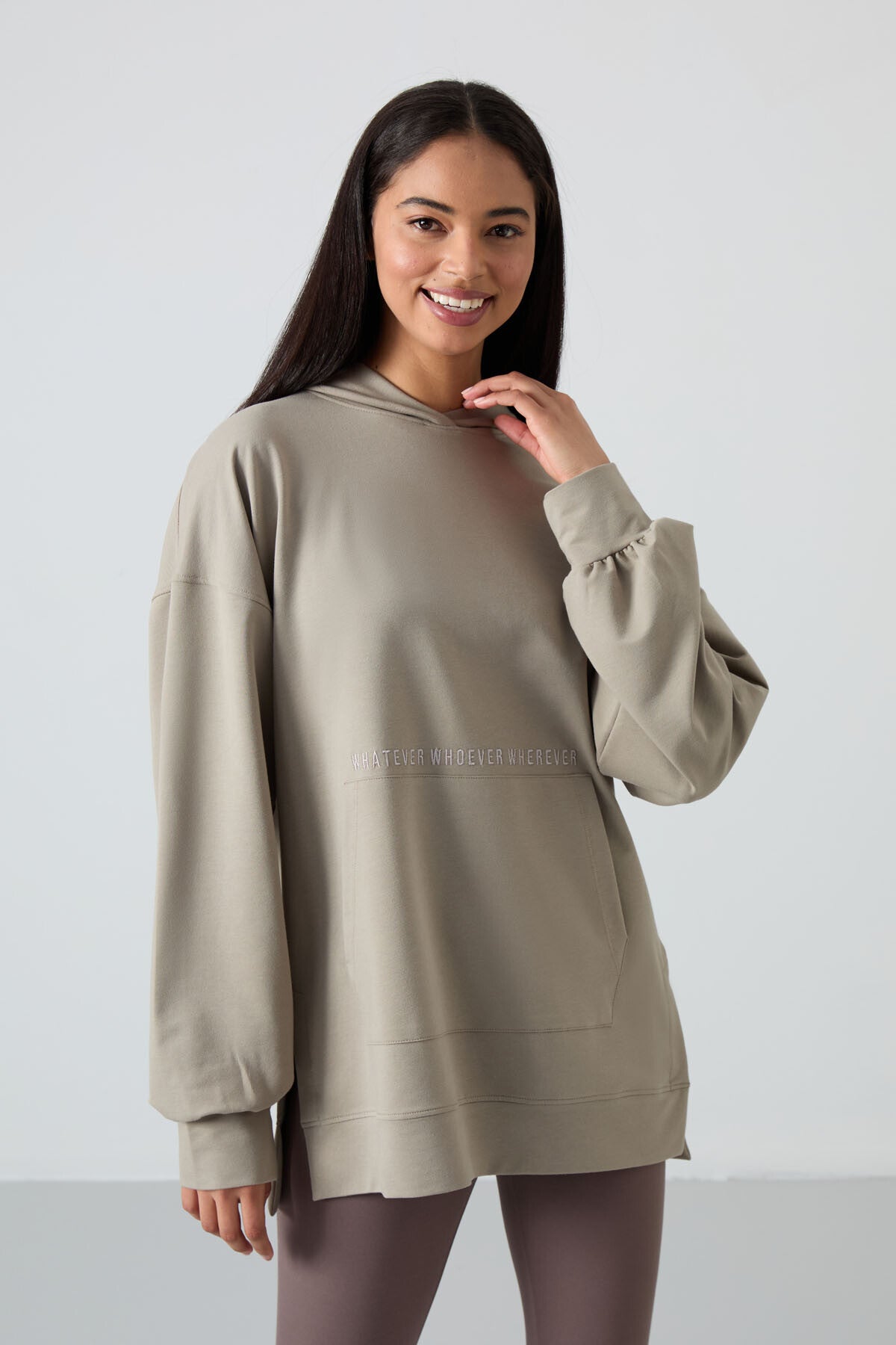 Image of Koyu Bej Balon Kol Yazı Nakışlı Kadın Oversize Tunik Sweatshirt - 97163