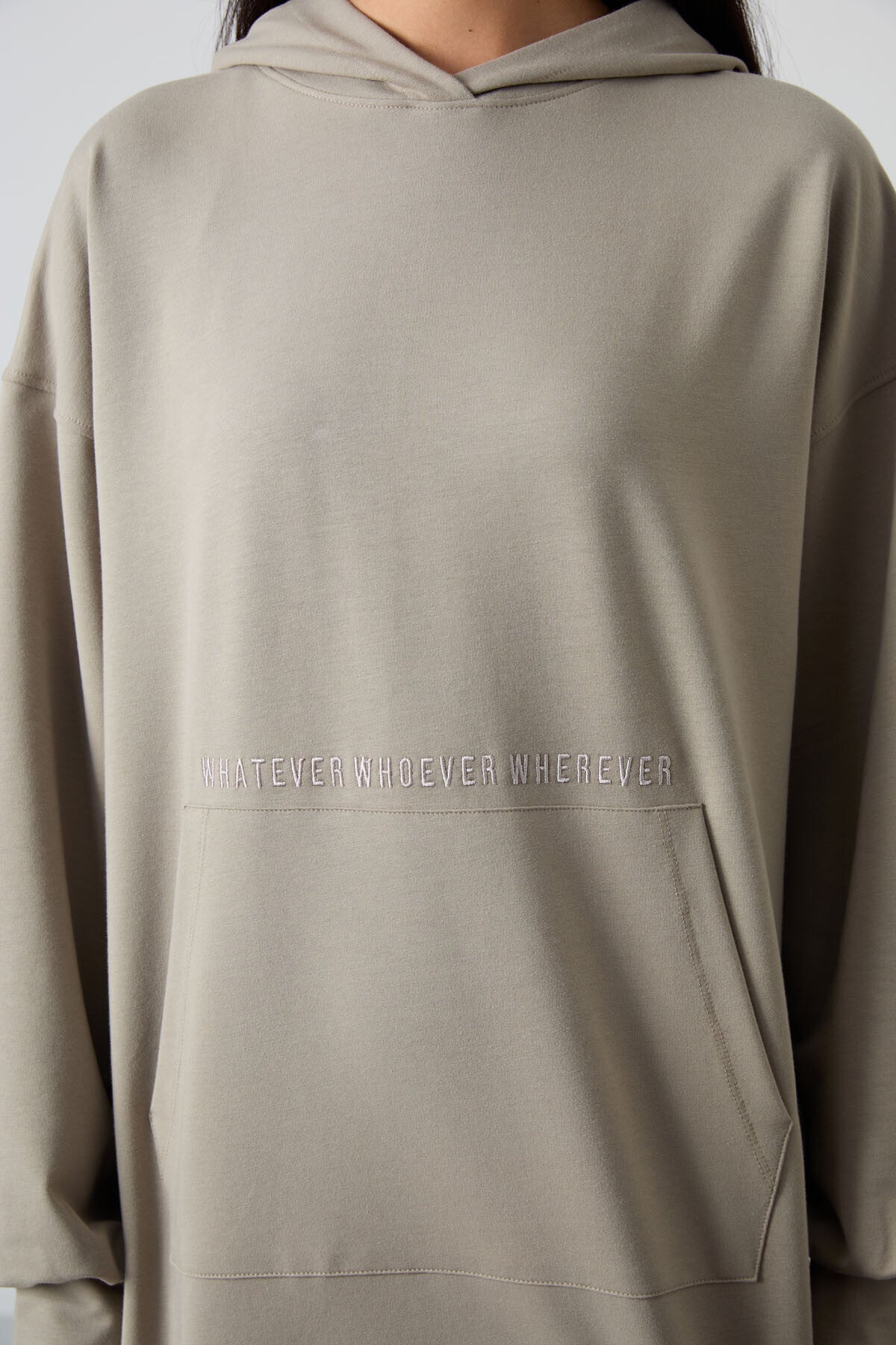 Image of Koyu Bej Balon Kol Yazı Nakışlı Kadın Oversize Tunik Sweatshirt - 97163