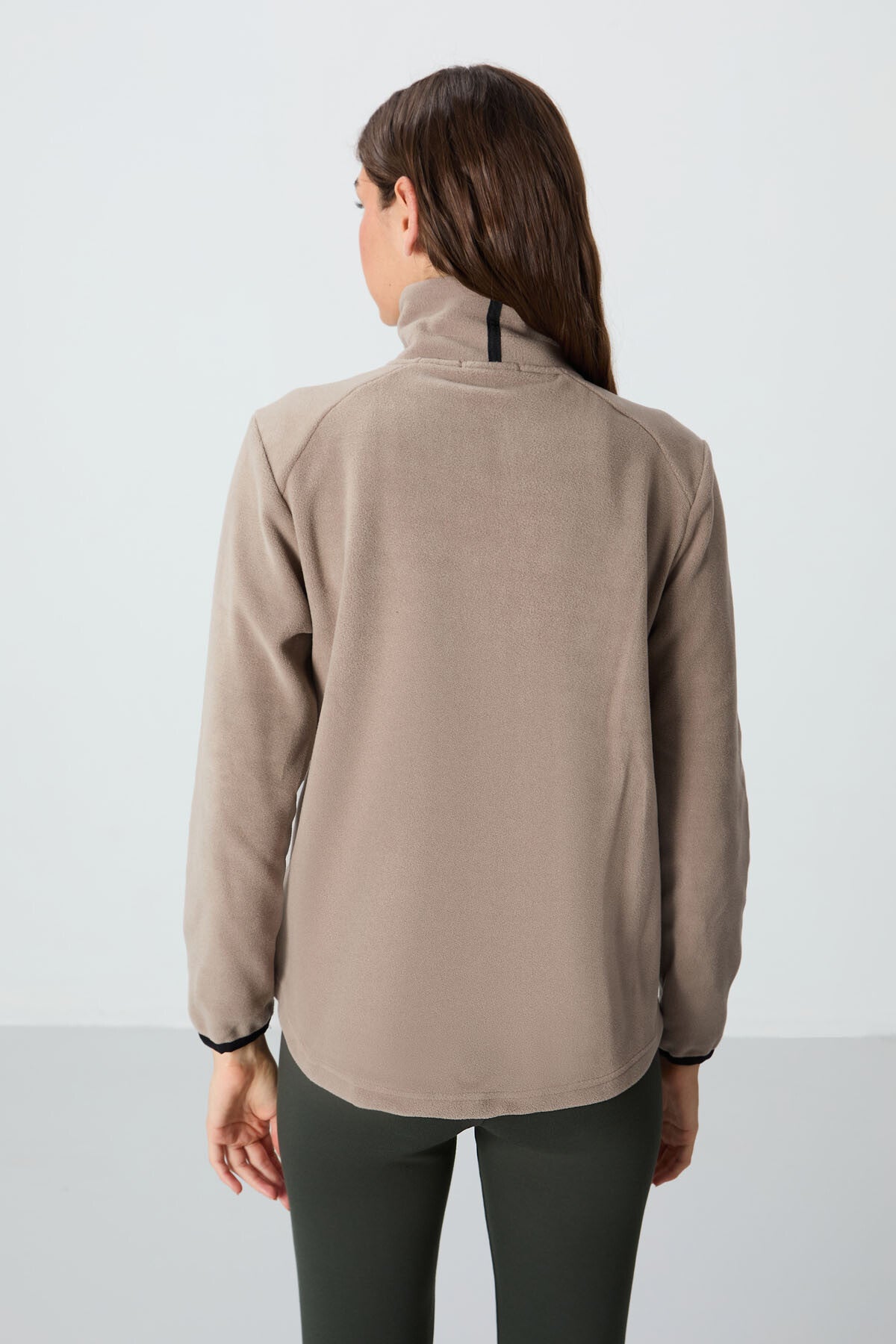 Image of Koyu Bej Dik Yaka Fermuarlı Rahat Form Kadın Polar Sweatshirt - 97173