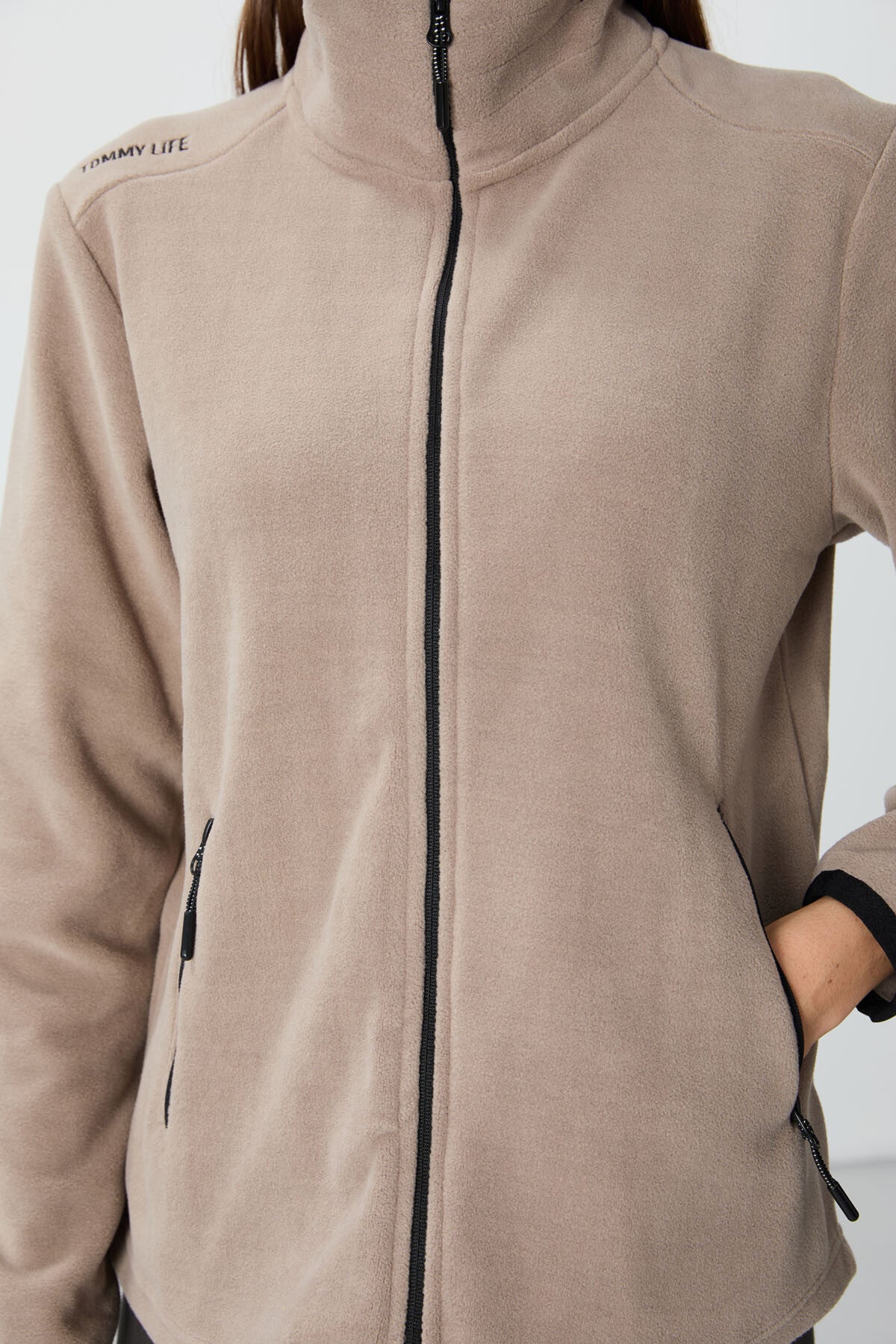 Image of Koyu Bej Dik Yaka Fermuarlı Rahat Form Kadın Polar Sweatshirt - 97173