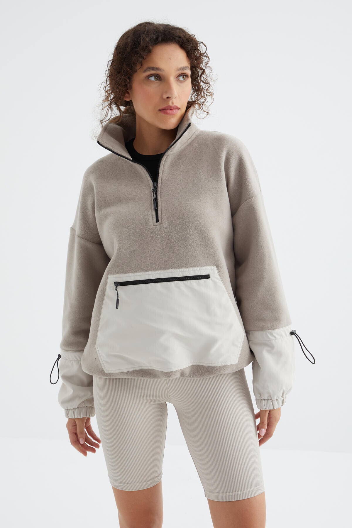 Image of Koyu Bej Etek Ucu Büzgülü Yarım Fermuarlı Oversize Kadın Polar Sweatshirt - 97238