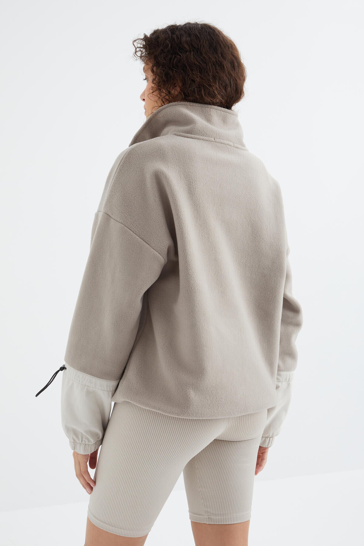 Image of Koyu Bej Etek Ucu Büzgülü Yarım Fermuarlı Oversize Kadın Polar Sweatshirt - 97238