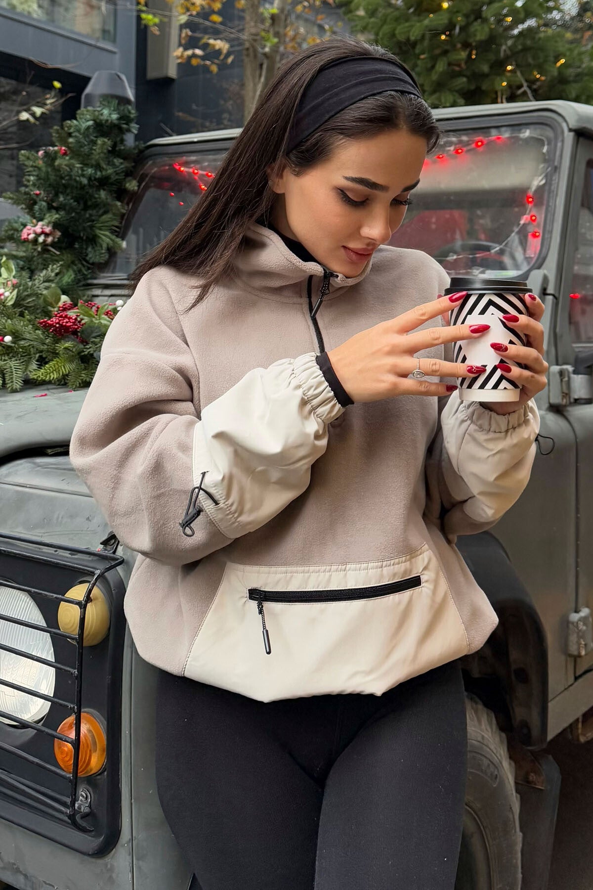 Image of Koyu Bej Etek Ucu Büzgülü Yarım Fermuarlı Oversize Kadın Polar Sweatshirt - 97238