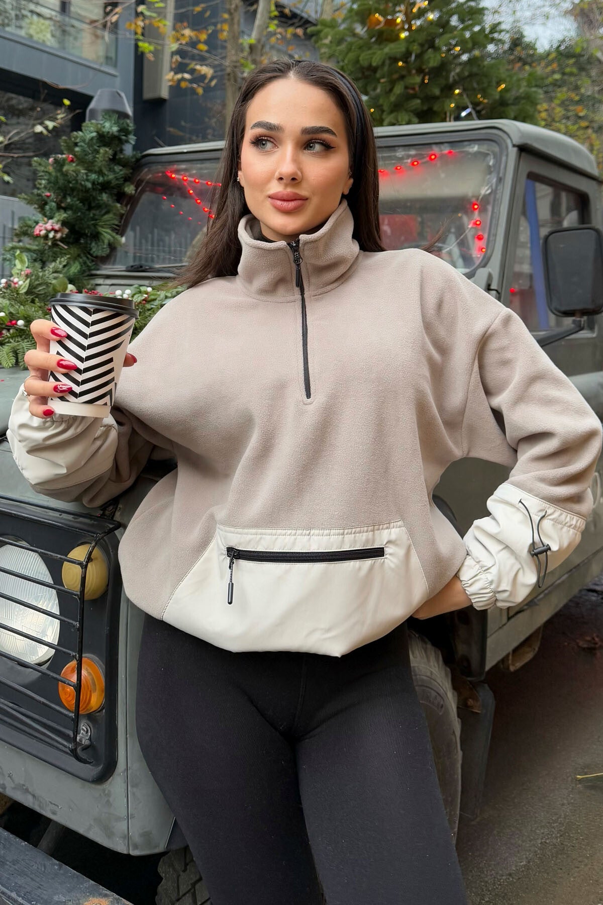 Image of Koyu Bej Etek Ucu Büzgülü Yarım Fermuarlı Oversize Kadın Polar Sweatshirt - 97238