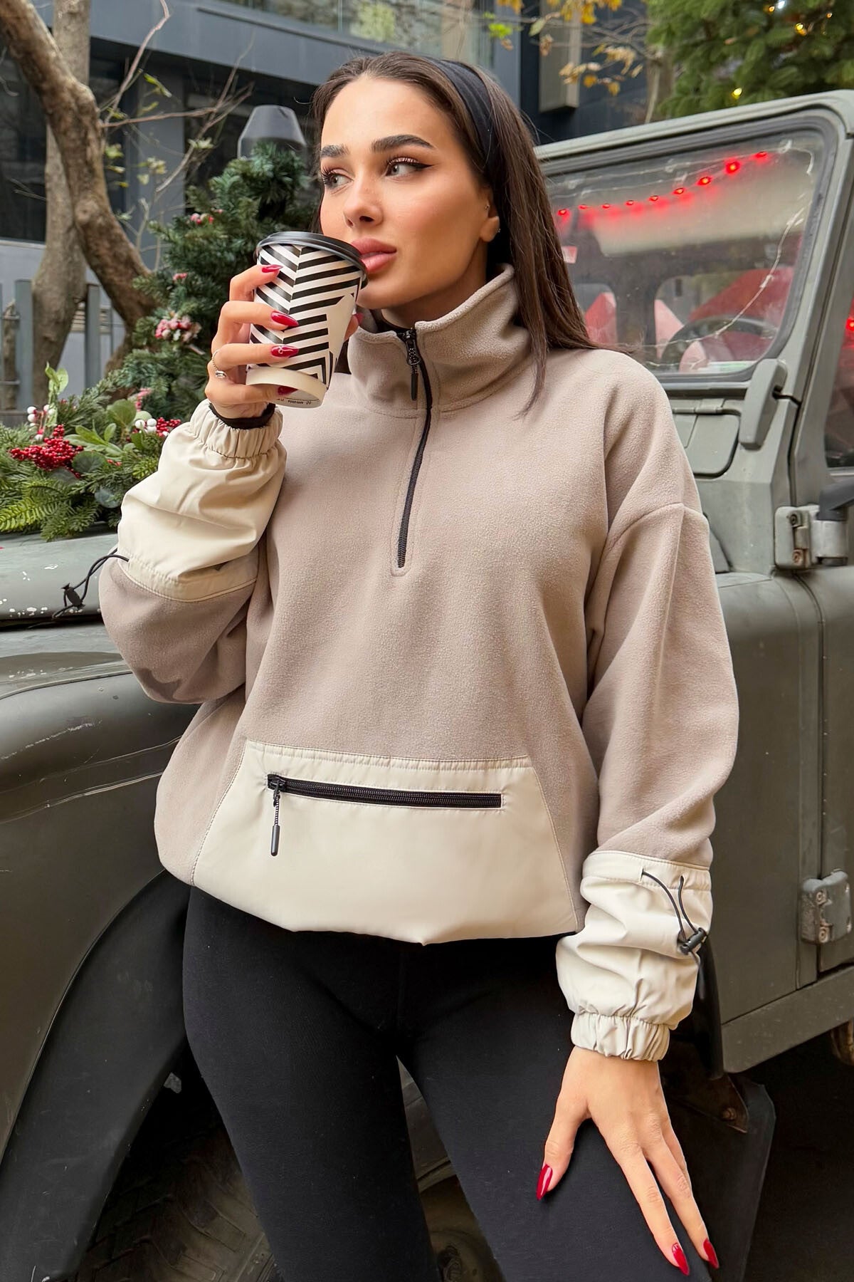 Image of Koyu Bej Etek Ucu Büzgülü Yarım Fermuarlı Oversize Kadın Polar Sweatshirt - 97238
