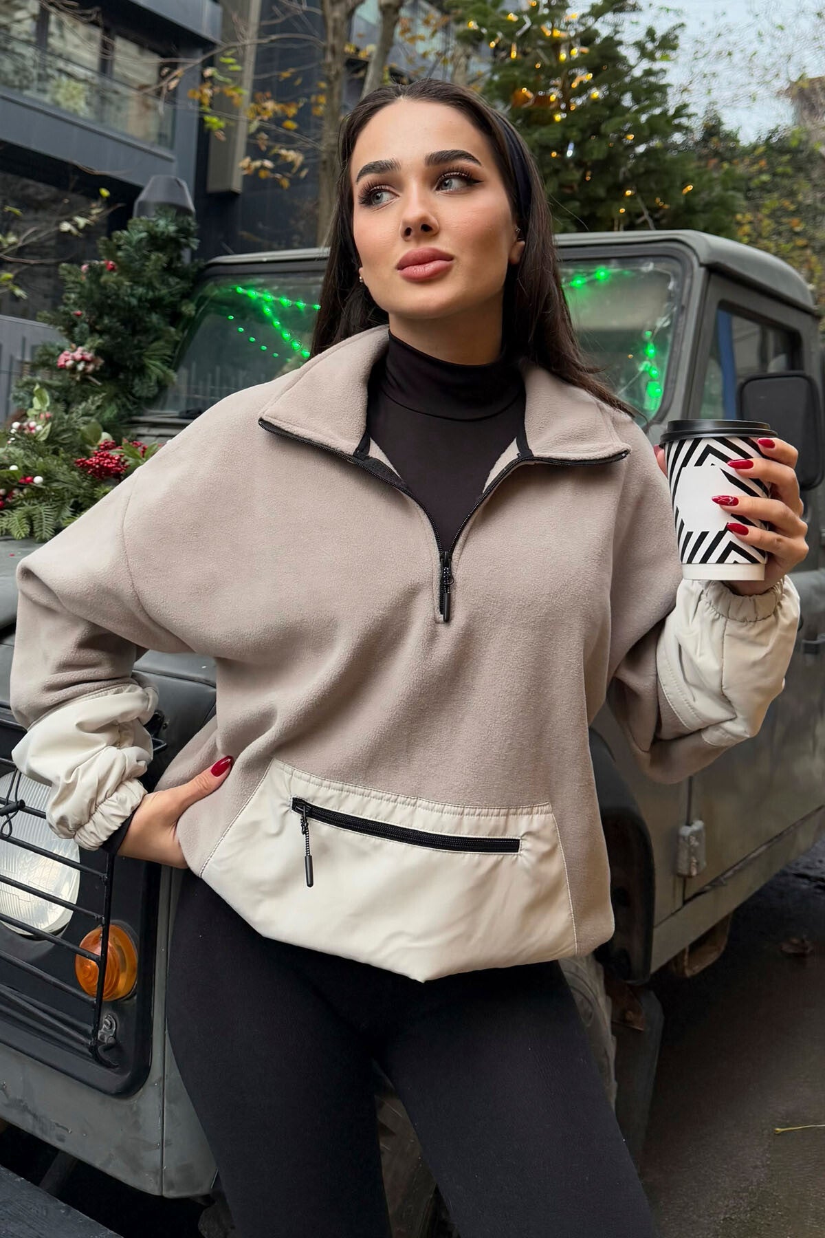 Image of Koyu Bej Etek Ucu Büzgülü Yarım Fermuarlı Oversize Kadın Polar Sweatshirt - 97238