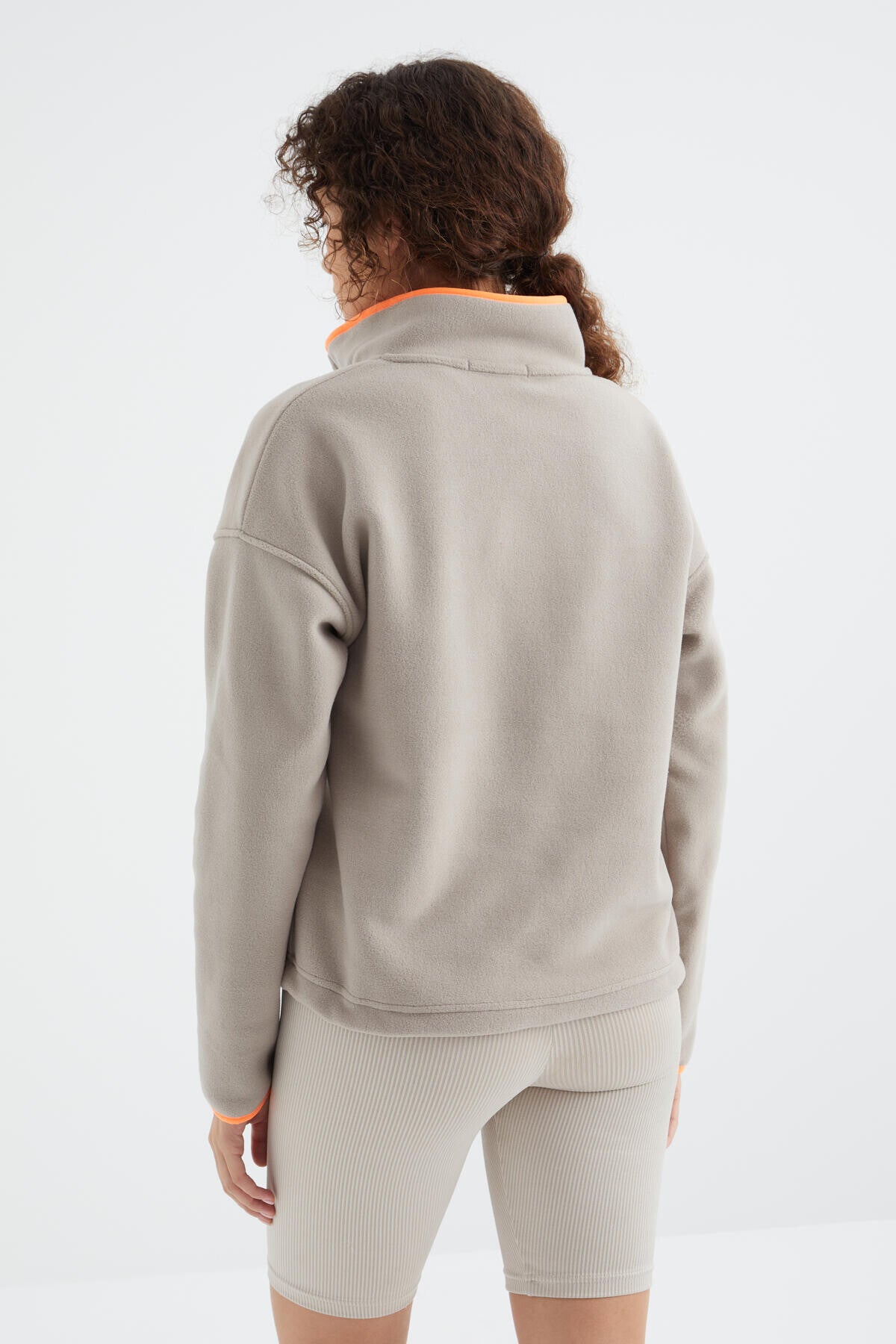 Image of Koyu Bej Yarım Fermuar Etek Ucu Büzgülü Dik Yaka Oversize Kadın Polar Sweatshirt - 97234