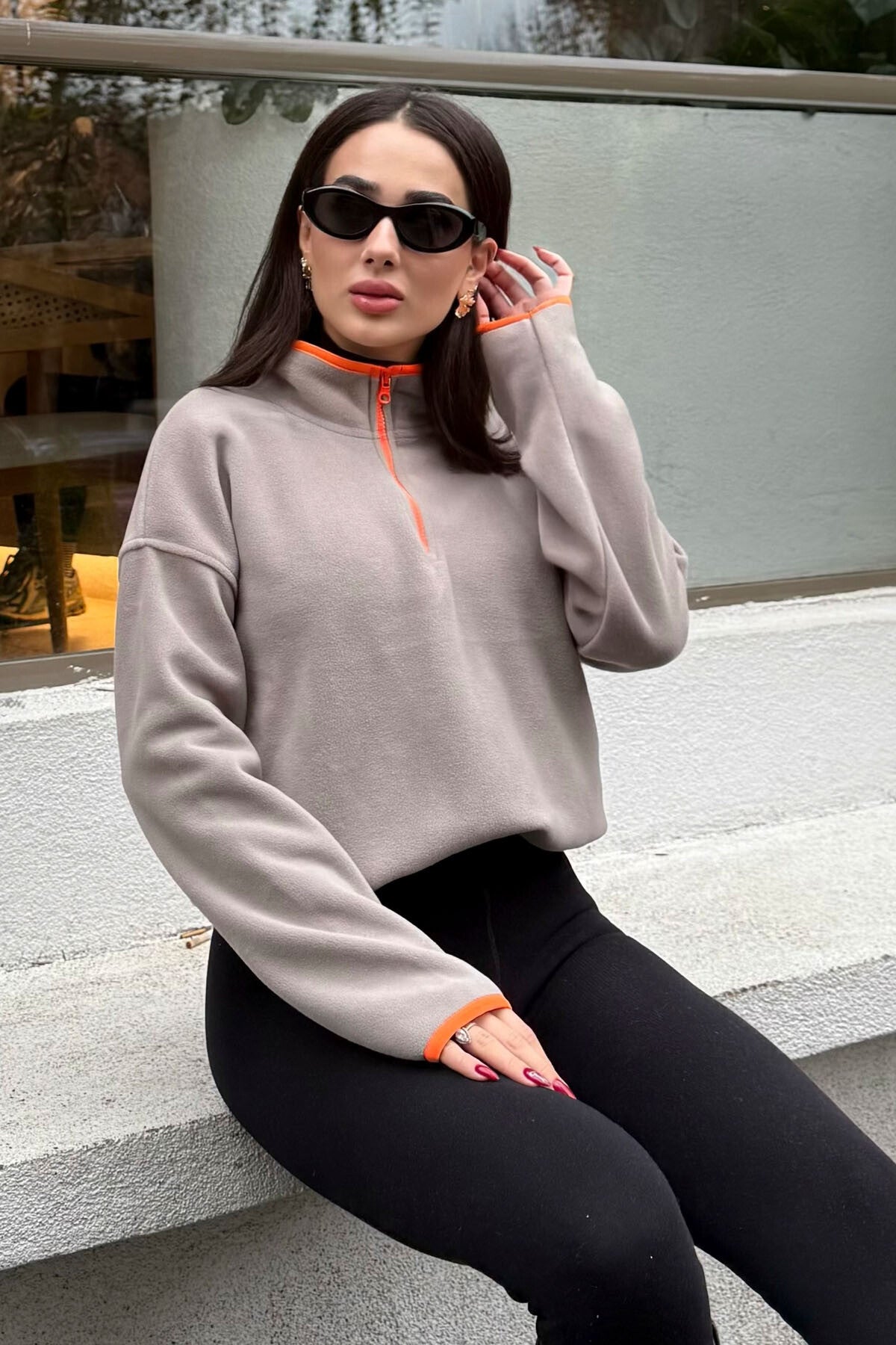 Image of Koyu Bej Yarım Fermuar Etek Ucu Büzgülü Dik Yaka Oversize Kadın Polar Sweatshirt - 97234