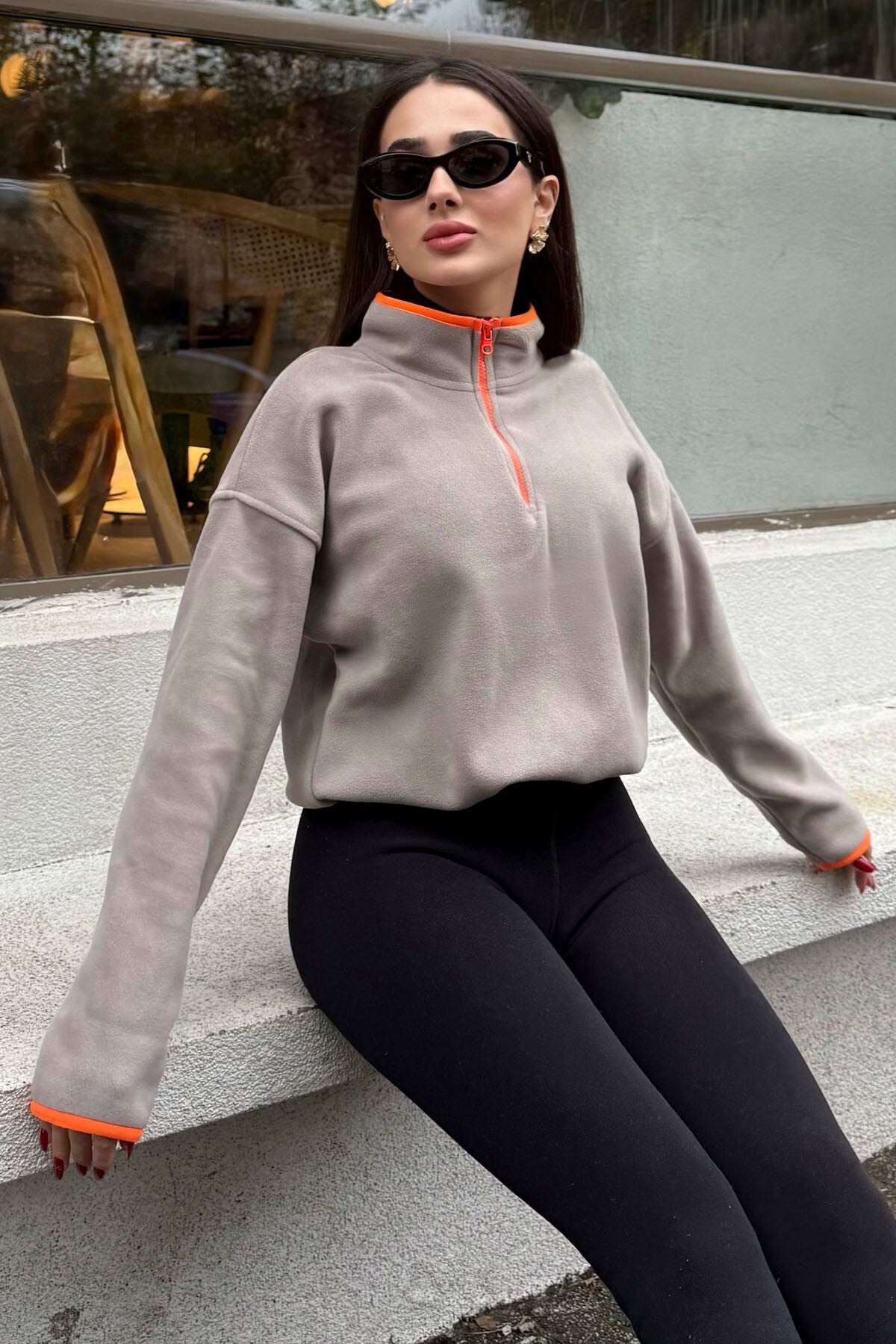 Image of Koyu Bej Yarım Fermuar Etek Ucu Büzgülü Dik Yaka Oversize Kadın Polar Sweatshirt - 97234