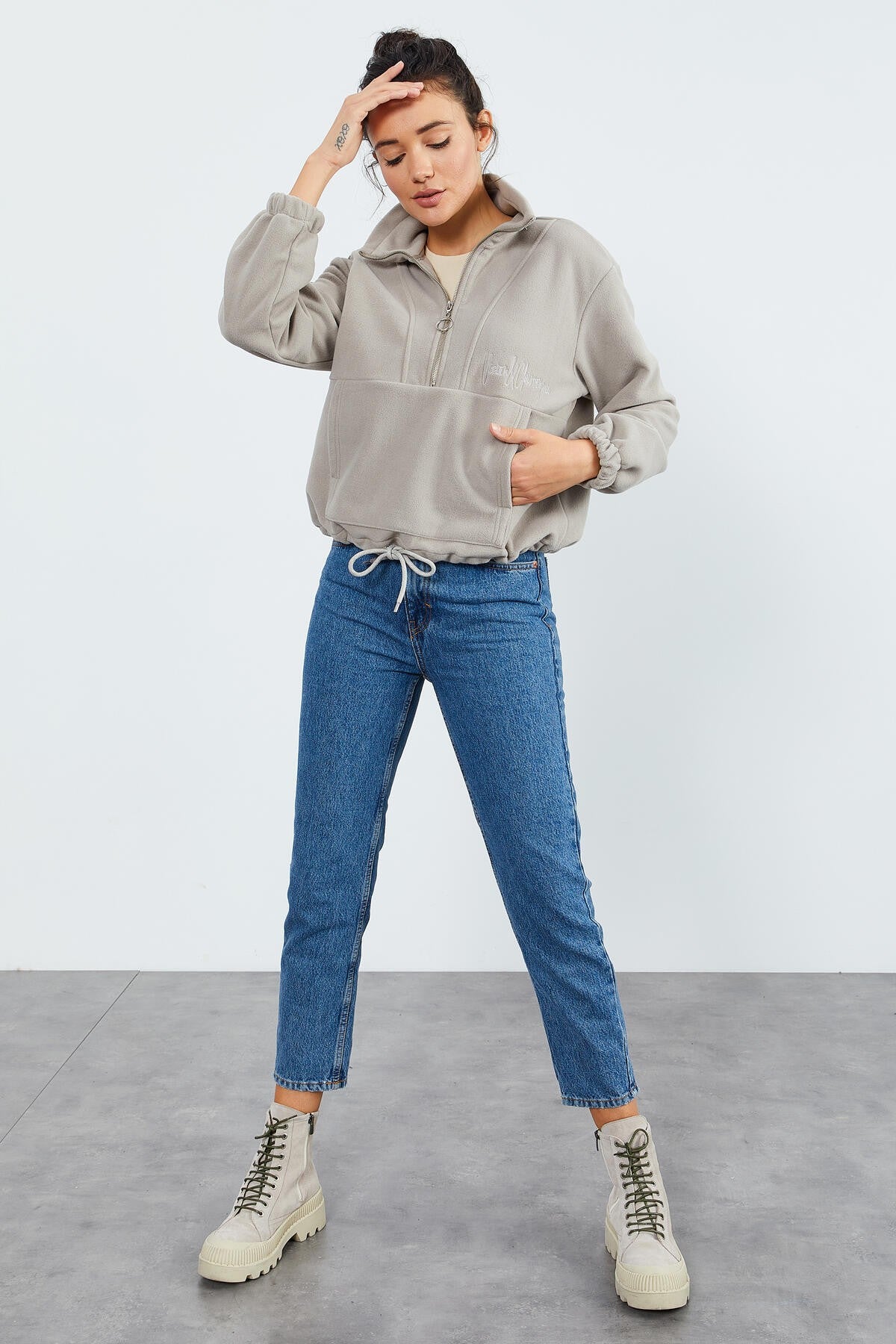 Image of Koyu Bej Yarım Fermuar Etek Ucu Büzgülü Kadın Polar Oversize Sweatshirt - 97171