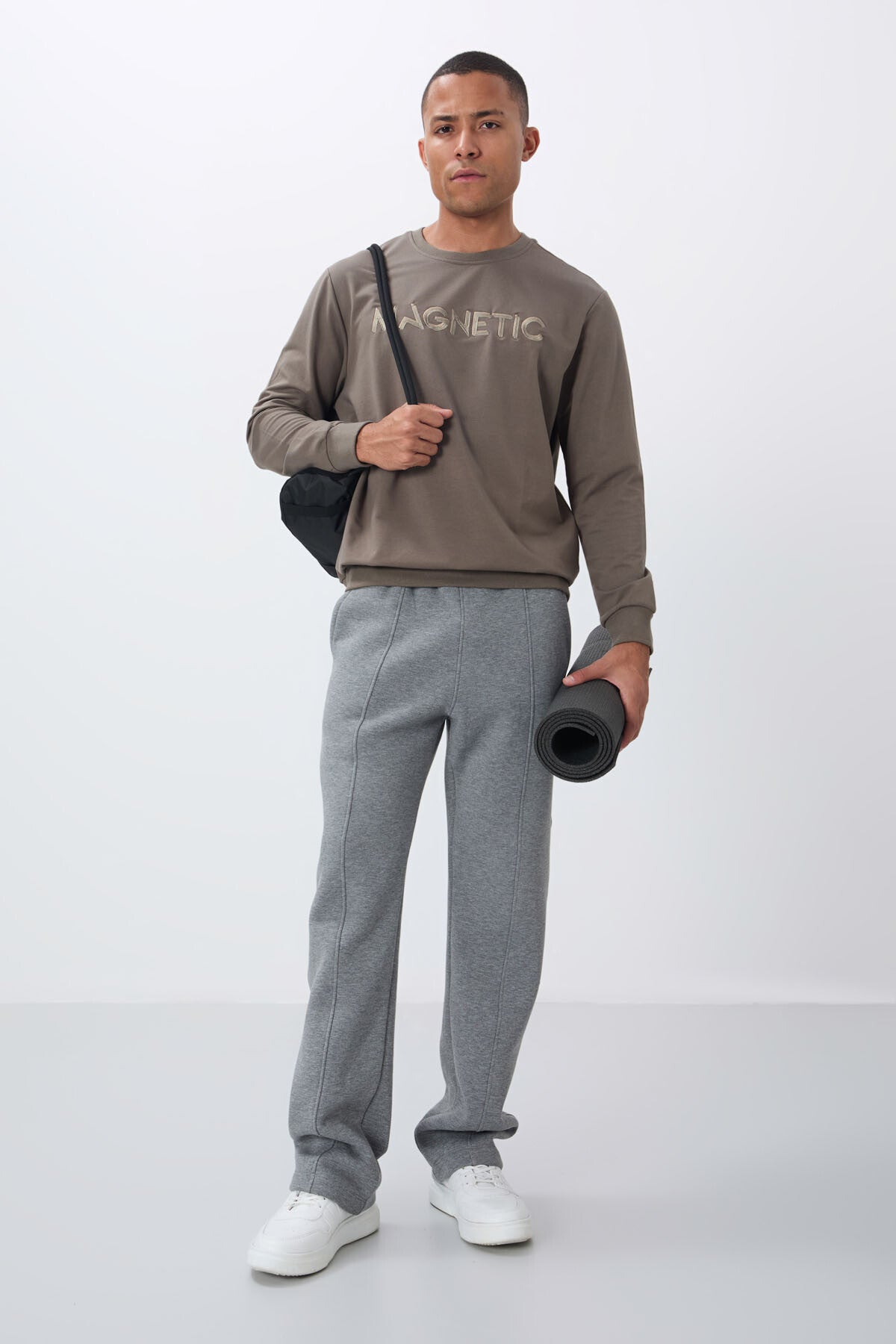 Image of Koyu Bej Yazı Nakışlı O Yaka Rahat Form İçi Polarlı Erkek Sweatshirt - 88020