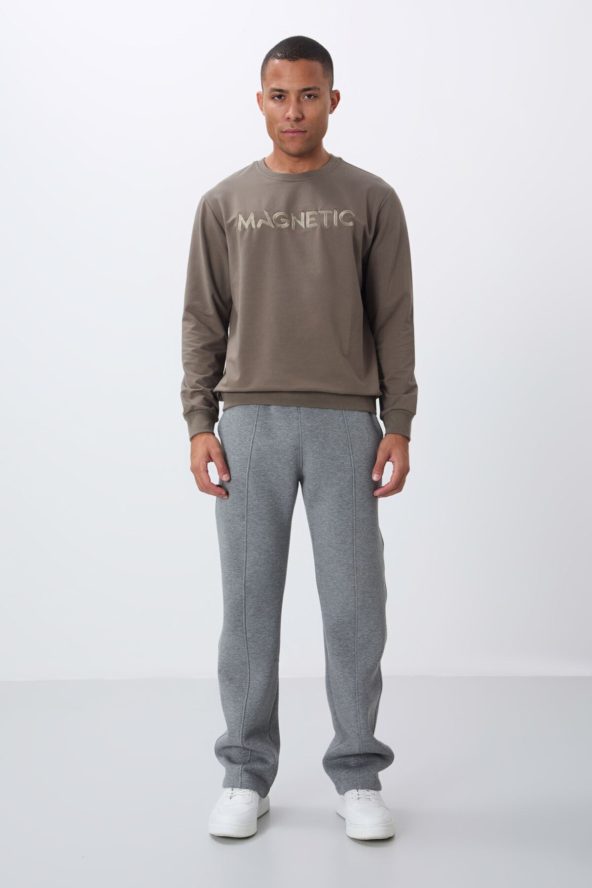 Image of Koyu Bej Yazı Nakışlı O Yaka Rahat Form İçi Polarlı Erkek Sweatshirt - 88020