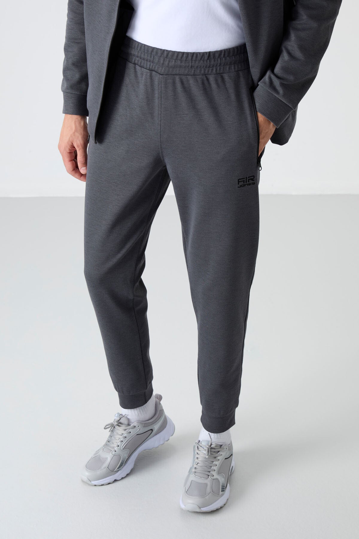 Image of Set trening Hugo Jogger gri închis pentru bărbați - 85198