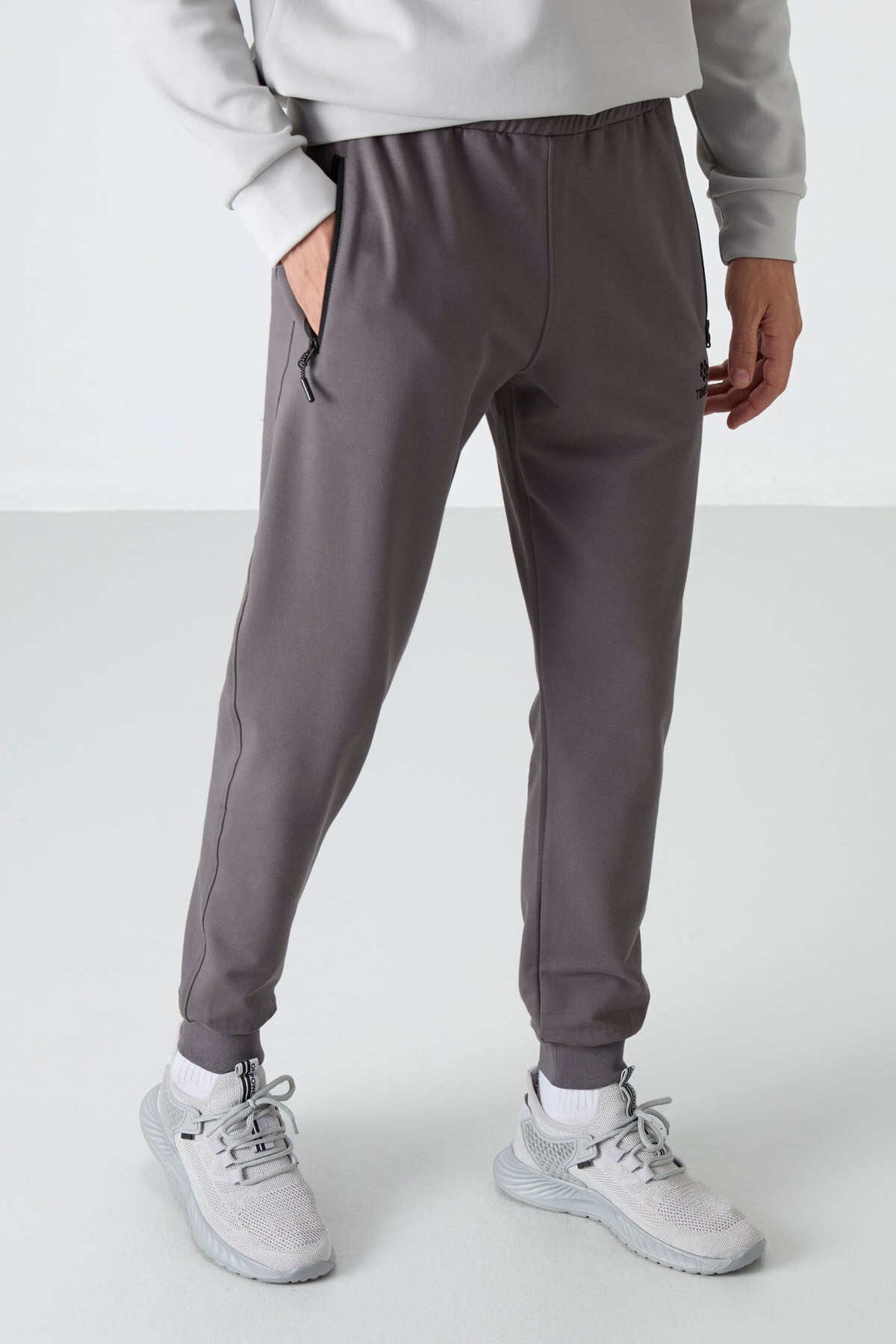 Image of Koyu Gri Fermuar Cepli Standart Kalıp Jogger Erkek Eşofman Alt - 84587