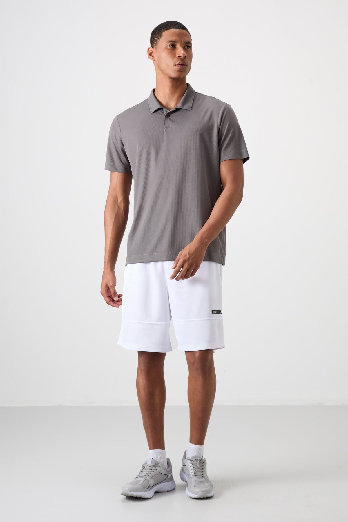 Image of Koyu Gri Logo Baskılı Standart Kalıp Polo Yaka Aktif Spor Erkek T-Shirt - 88252