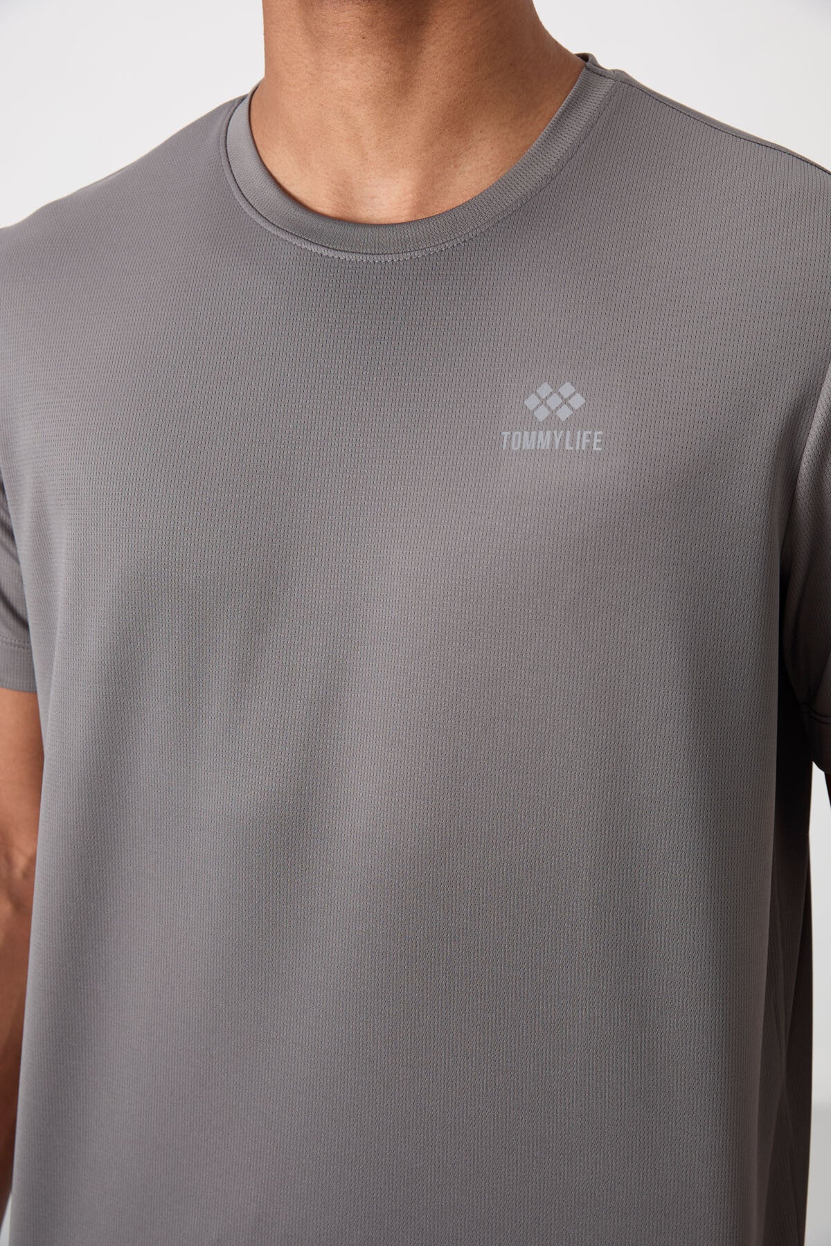 Image of Koyu Gri O Yaka Standart Kalıp Logo Desenli Aktif Spor Erkek T-Shirt  - 88255