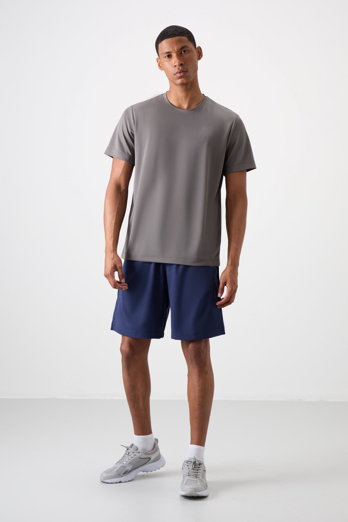 Image of Tricou bărbătesc Active Sport, cu guler rotund, croială standard, gri închis, model cu logo - 88255