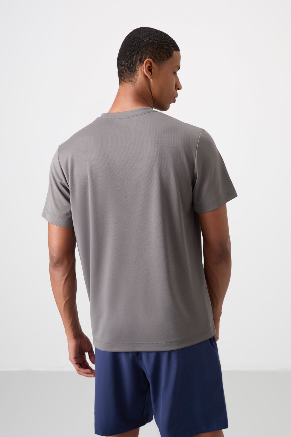 Image of Tricou bărbătesc Active Sport, cu guler rotund, croială standard, gri închis, model cu logo - 88255