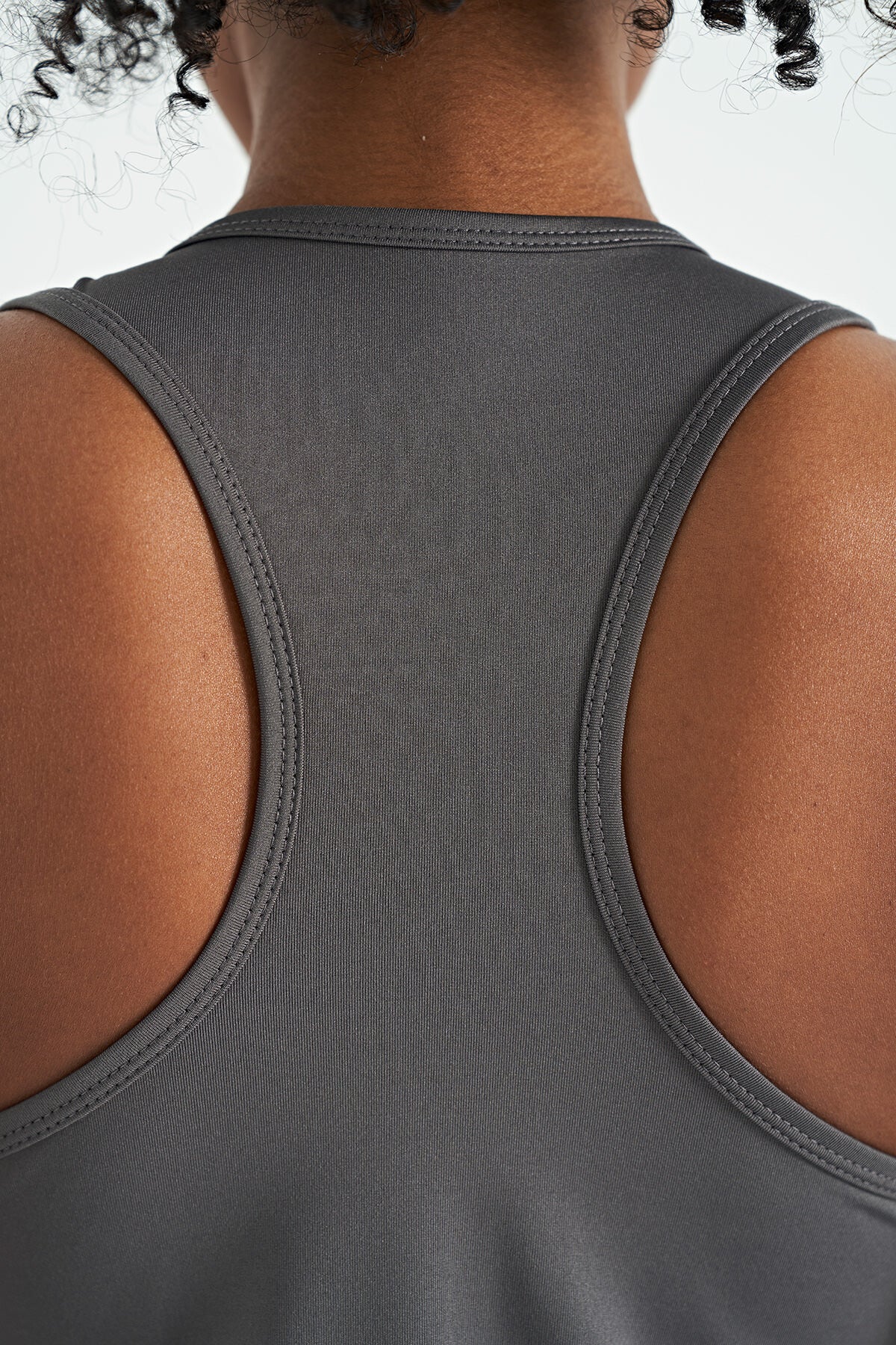 Image of Koyu Gri Yırtmaç Detaylı O Yaka Sıfır Kollu Standart Kalıp Kadın Spor Atlet - 97256
