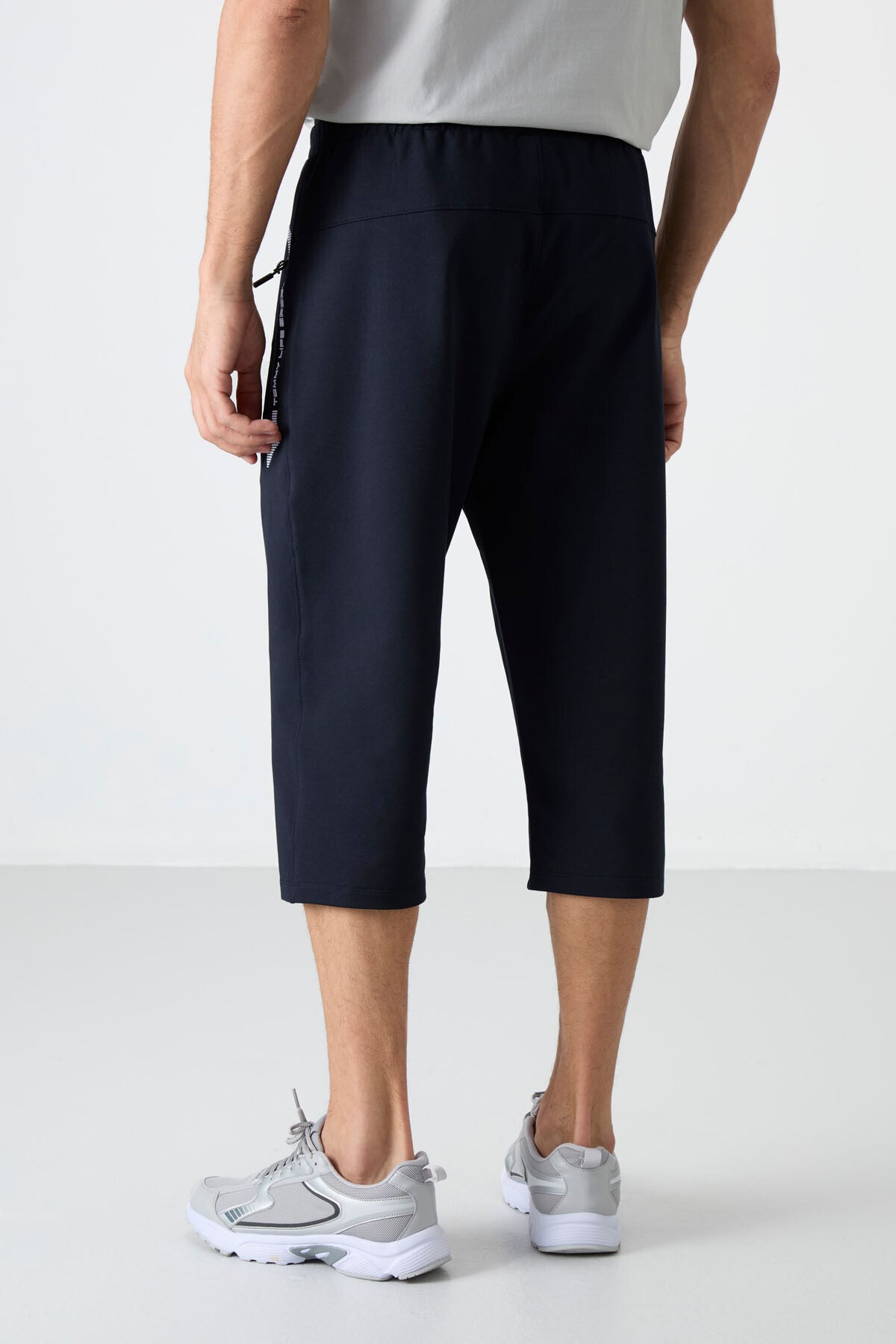 Image of Pantaloni Capri bărbătești, bleumarin și alb, cu fermoar, croială standard, model clasic - 83091