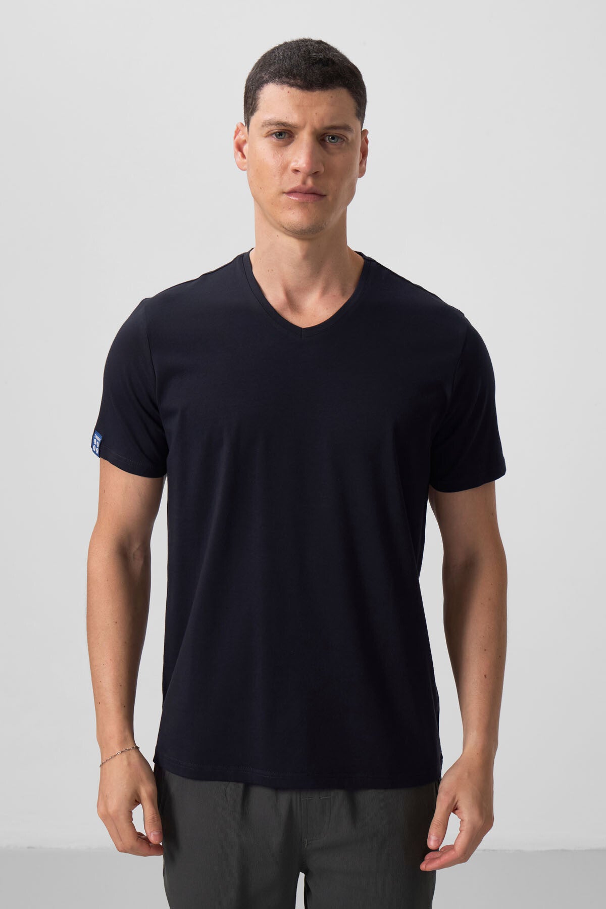 Image of Lacivert Basic Kısa Kol Standart Kalıp V Yaka Erkek T-Shirt - 87912
