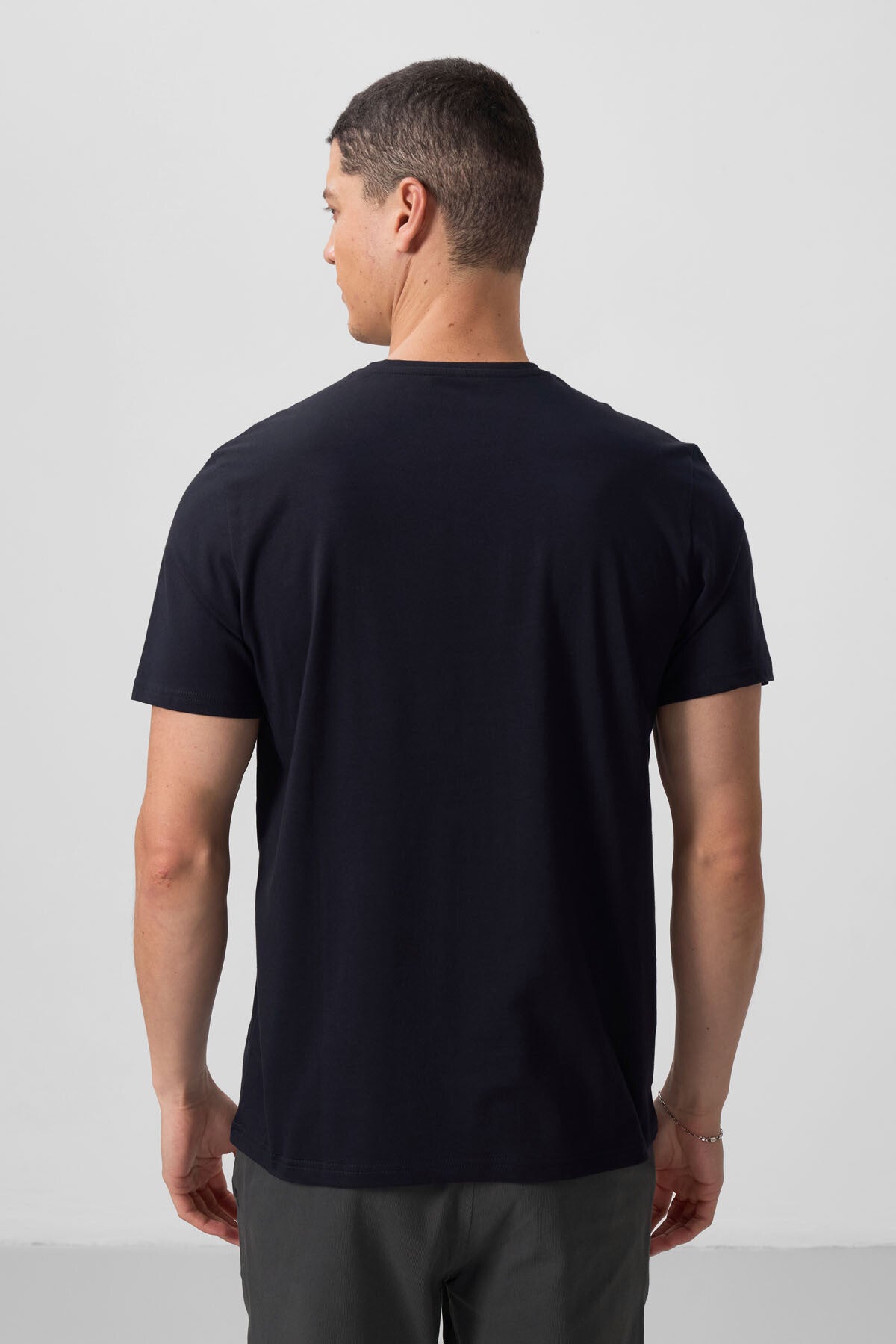 Image of Lacivert Basic Kısa Kol Standart Kalıp V Yaka Erkek T-Shirt - 87912