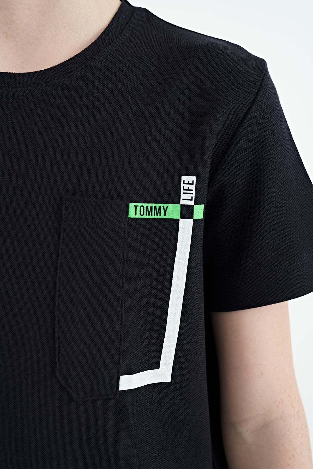 Image of Lacivert Cep Detaylı O Yaka Standart Kalıp Erkek Çocuk T-Shirt - 11120