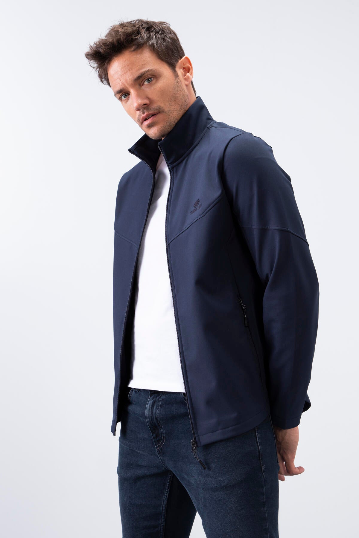 Image of Lacivert Fermuarlı Dik Yaka Su ve Rüzgar Geçirmez Softshell Erkek Mont - 88050