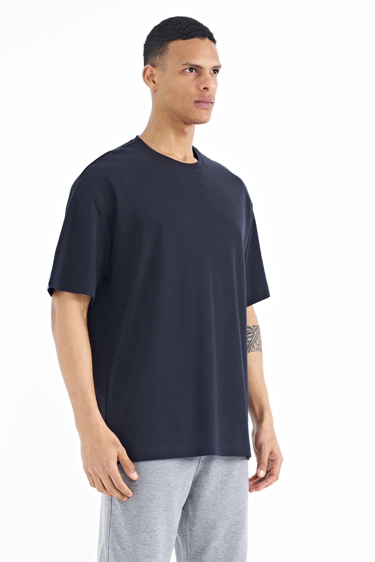 Image of Lacivert Kol Arma Detaylı Basic Oversize Erkek T-Shirt - 88193