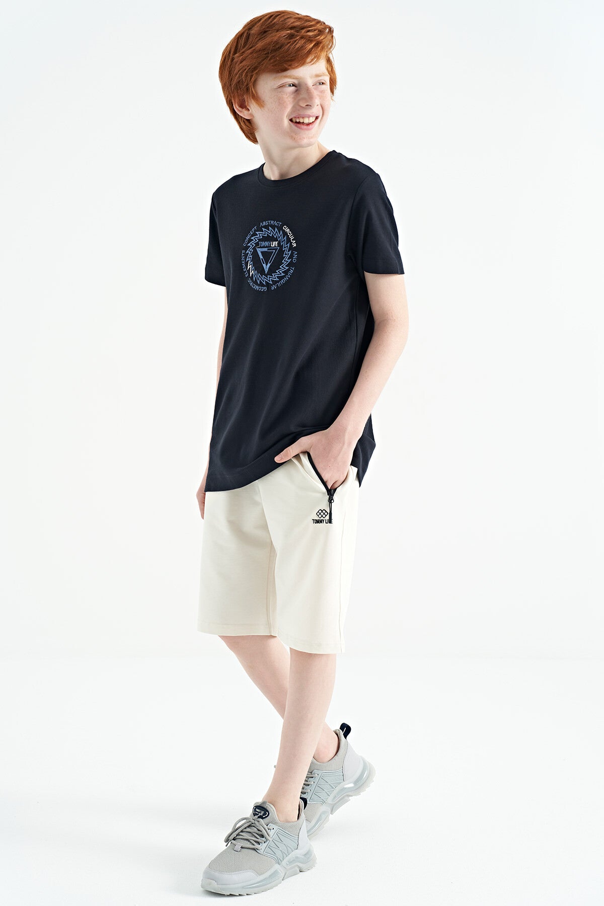 Image of Lacivert Nakış İşleme Detaylı O Yaka Standart Kalıp Erkek Çocuk T-Shirt - 11115