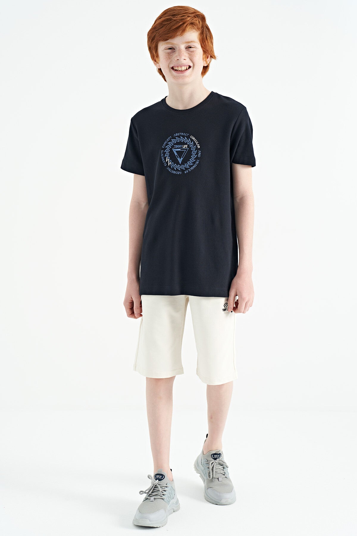 Image of Lacivert Nakış İşleme Detaylı O Yaka Standart Kalıp Erkek Çocuk T-Shirt - 11115