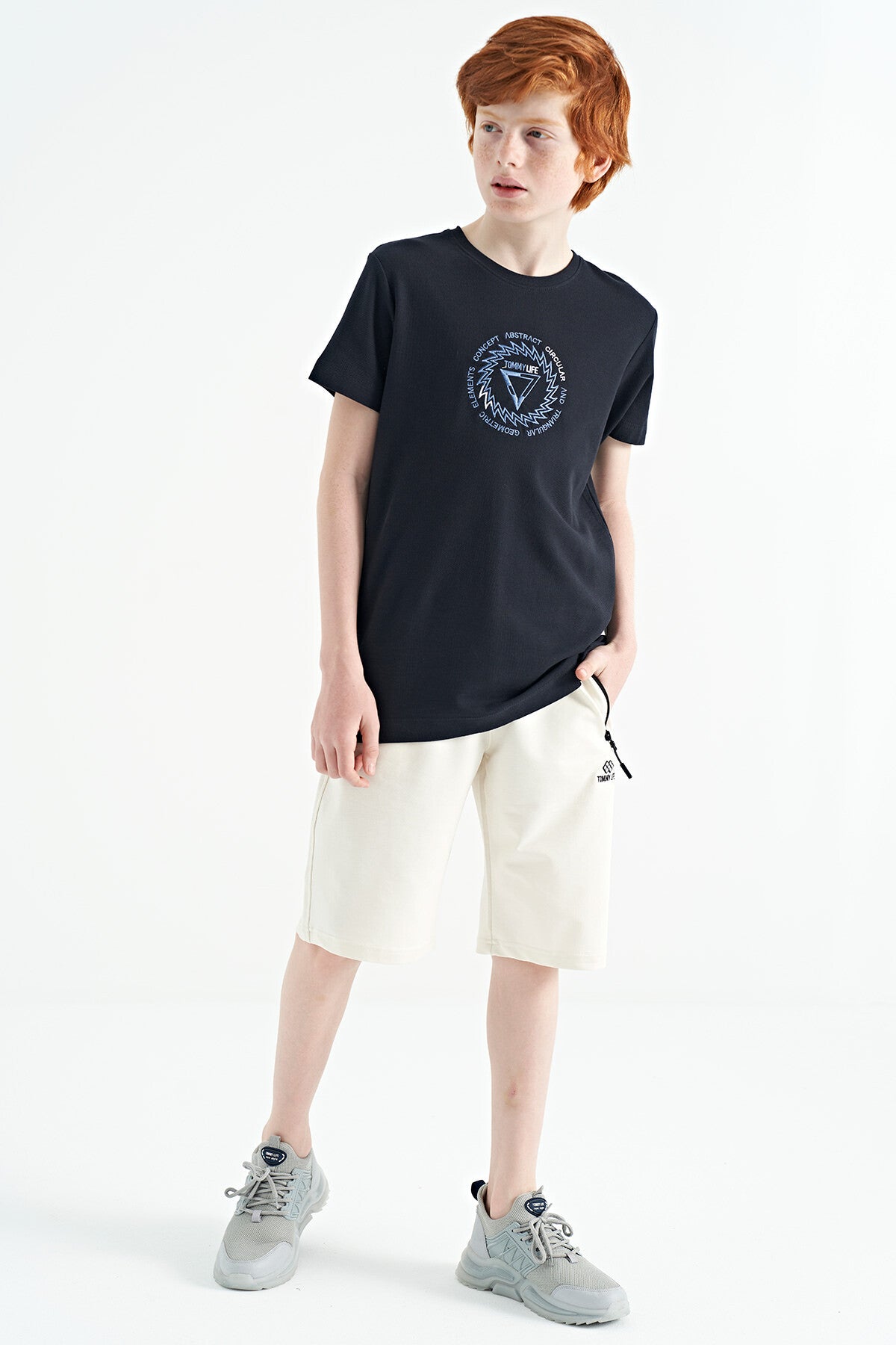 Image of Lacivert Nakış İşleme Detaylı O Yaka Standart Kalıp Erkek Çocuk T-Shirt - 11115