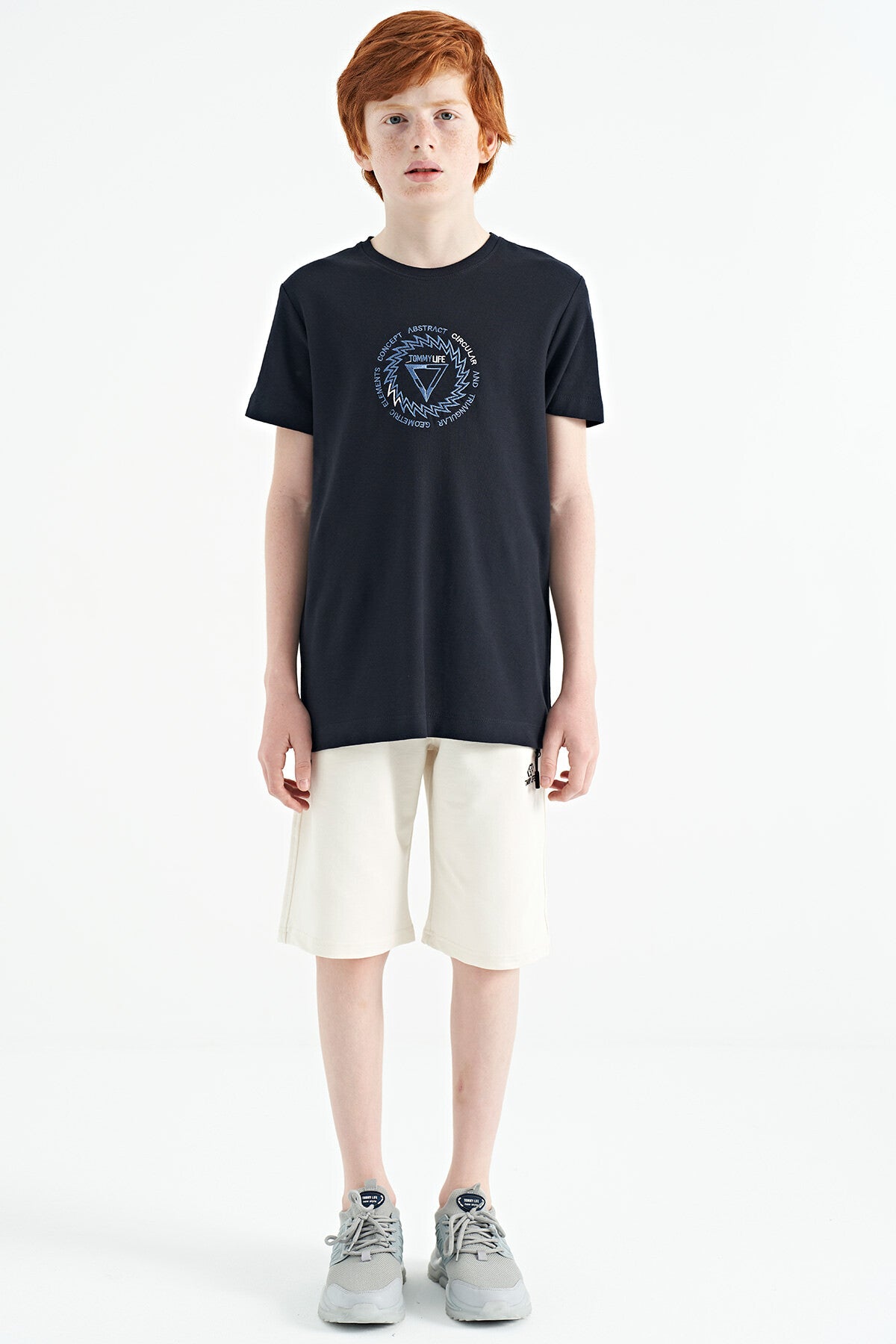 Image of Lacivert Nakış İşleme Detaylı O Yaka Standart Kalıp Erkek Çocuk T-Shirt - 11115