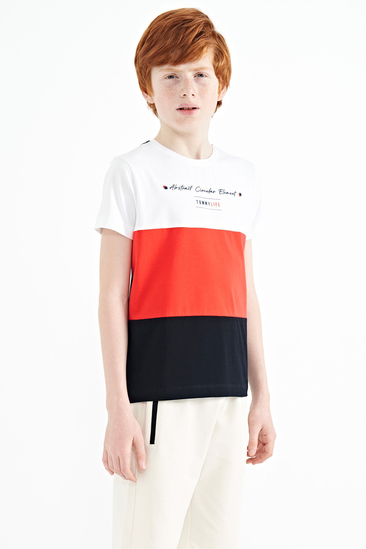 Image of Lacivert Renk Bloklu O Yaka Baskı Detaylı Standart Kalıp Erkek Çocuk T-Shirt - 11135