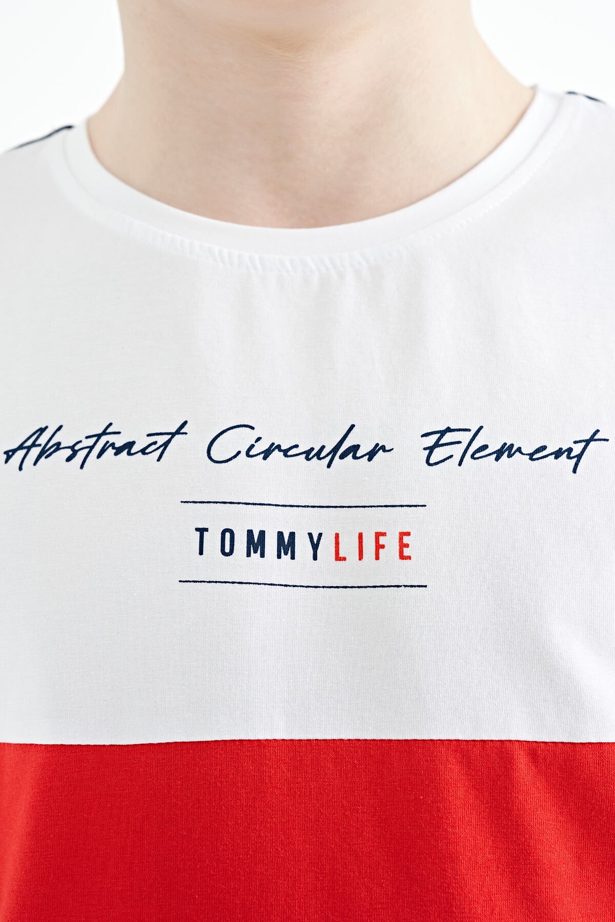 Image of Lacivert Renk Bloklu O Yaka Baskı Detaylı Standart Kalıp Erkek Çocuk T-Shirt - 11135