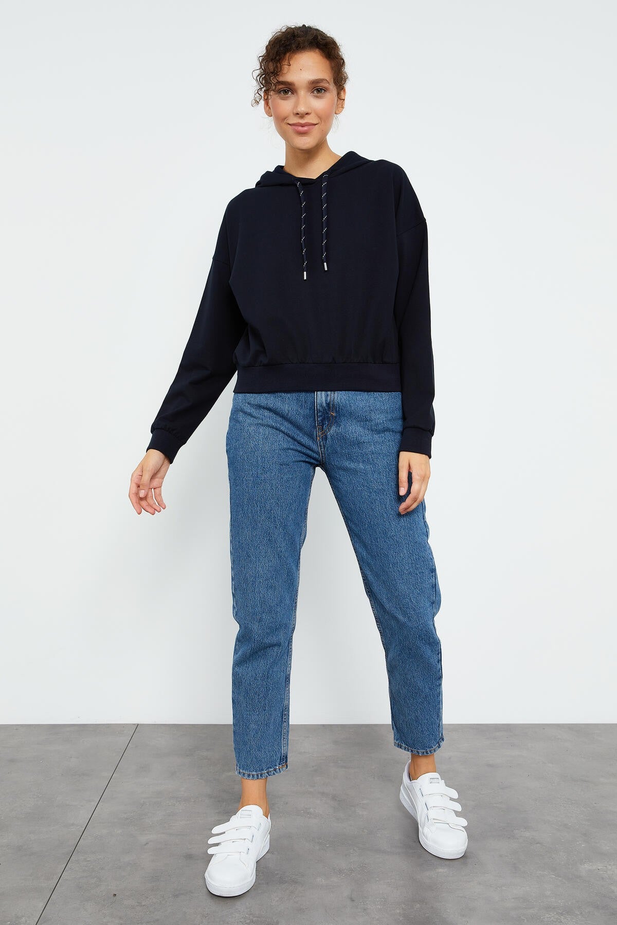 Image of Lacivert Uzun Kol Rahat Form Kapüşonlu Kadın Sweatshirt - 97115